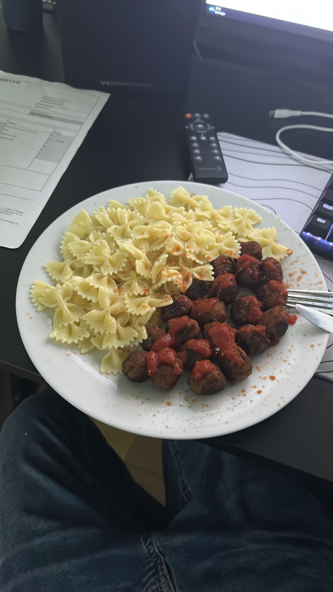 Pasta med köttbullar