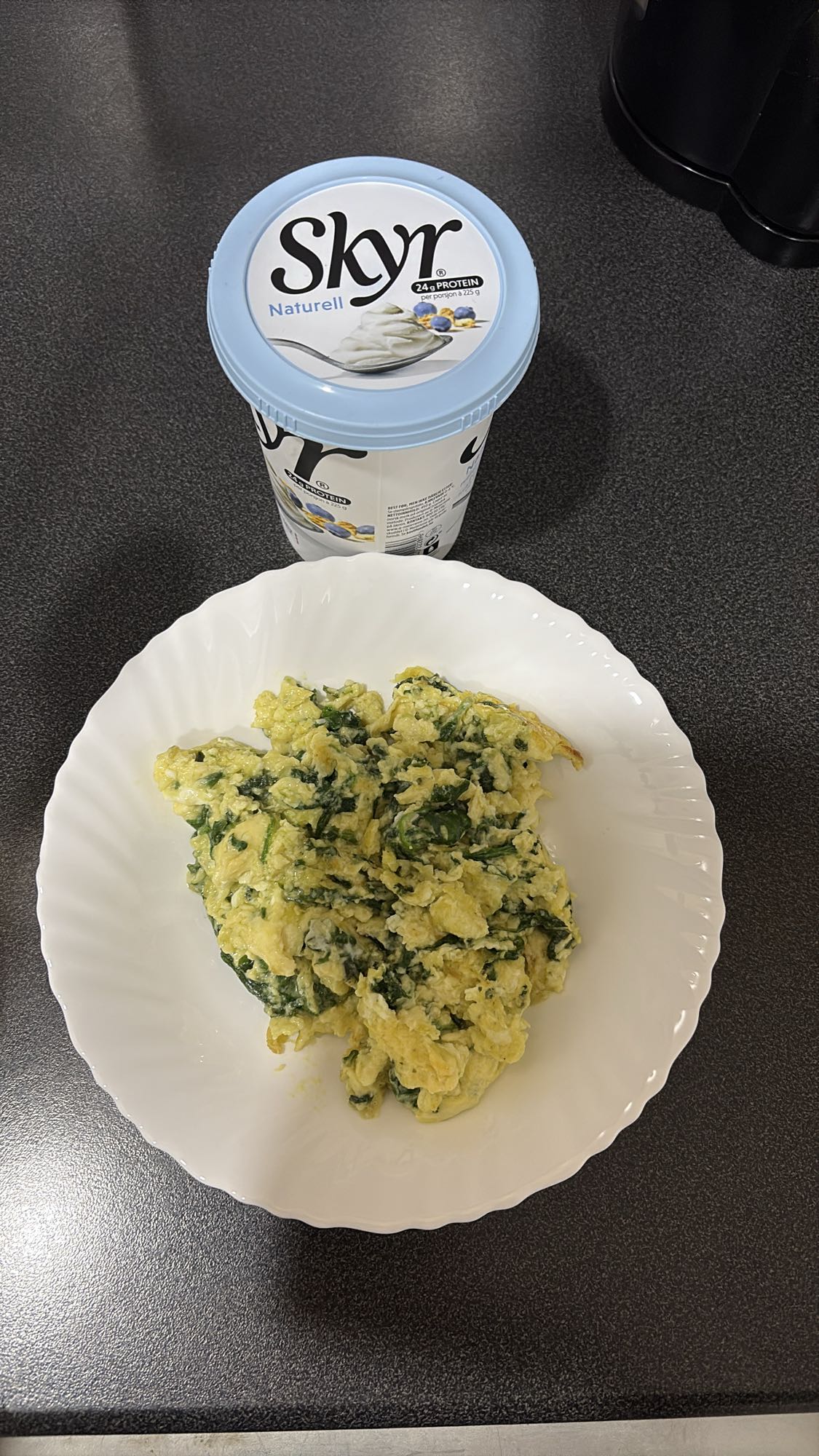 Eggerøre med spinat og skyr