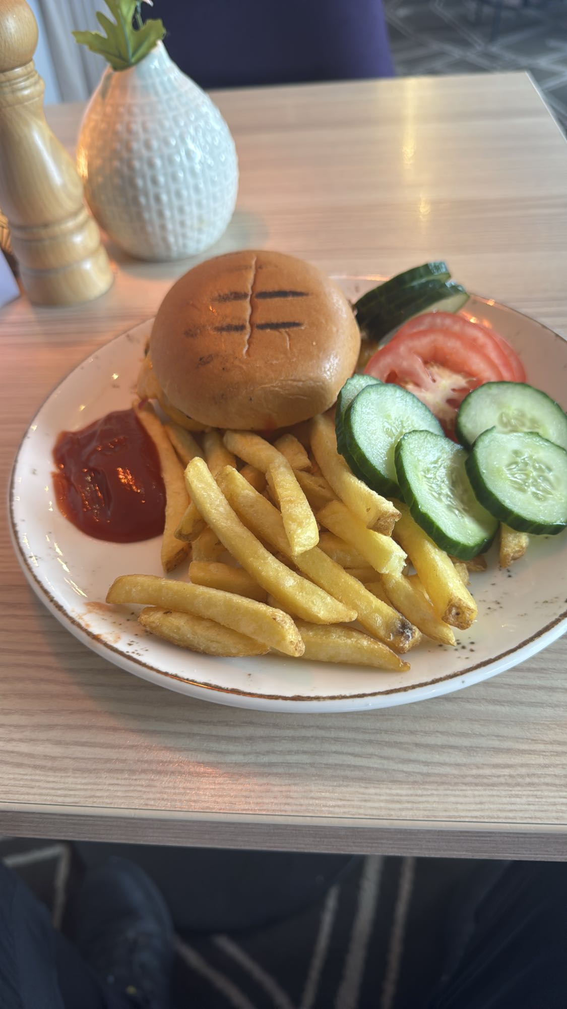 Hamburgare med pommes