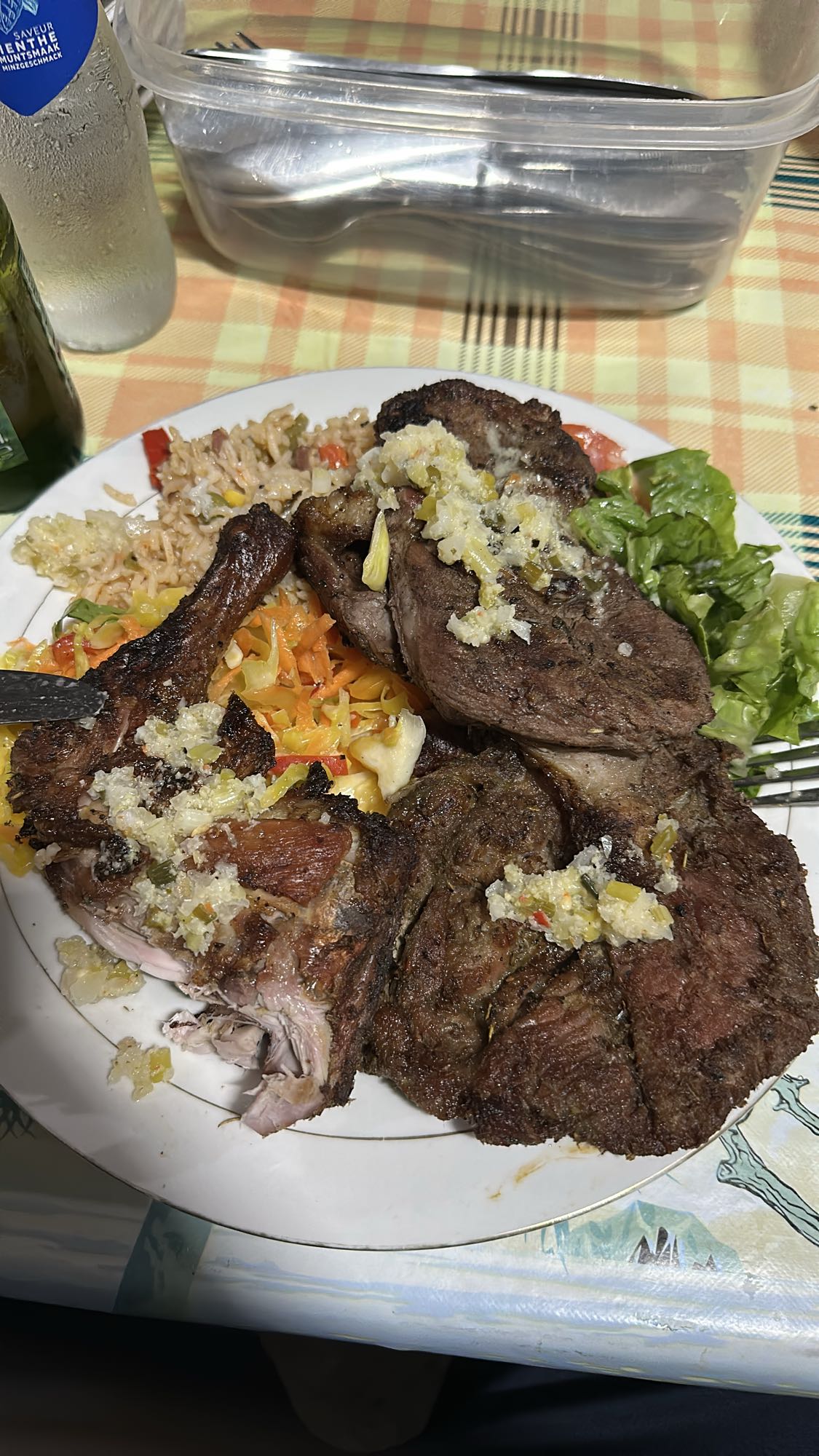 Assiette de viandes grillées
