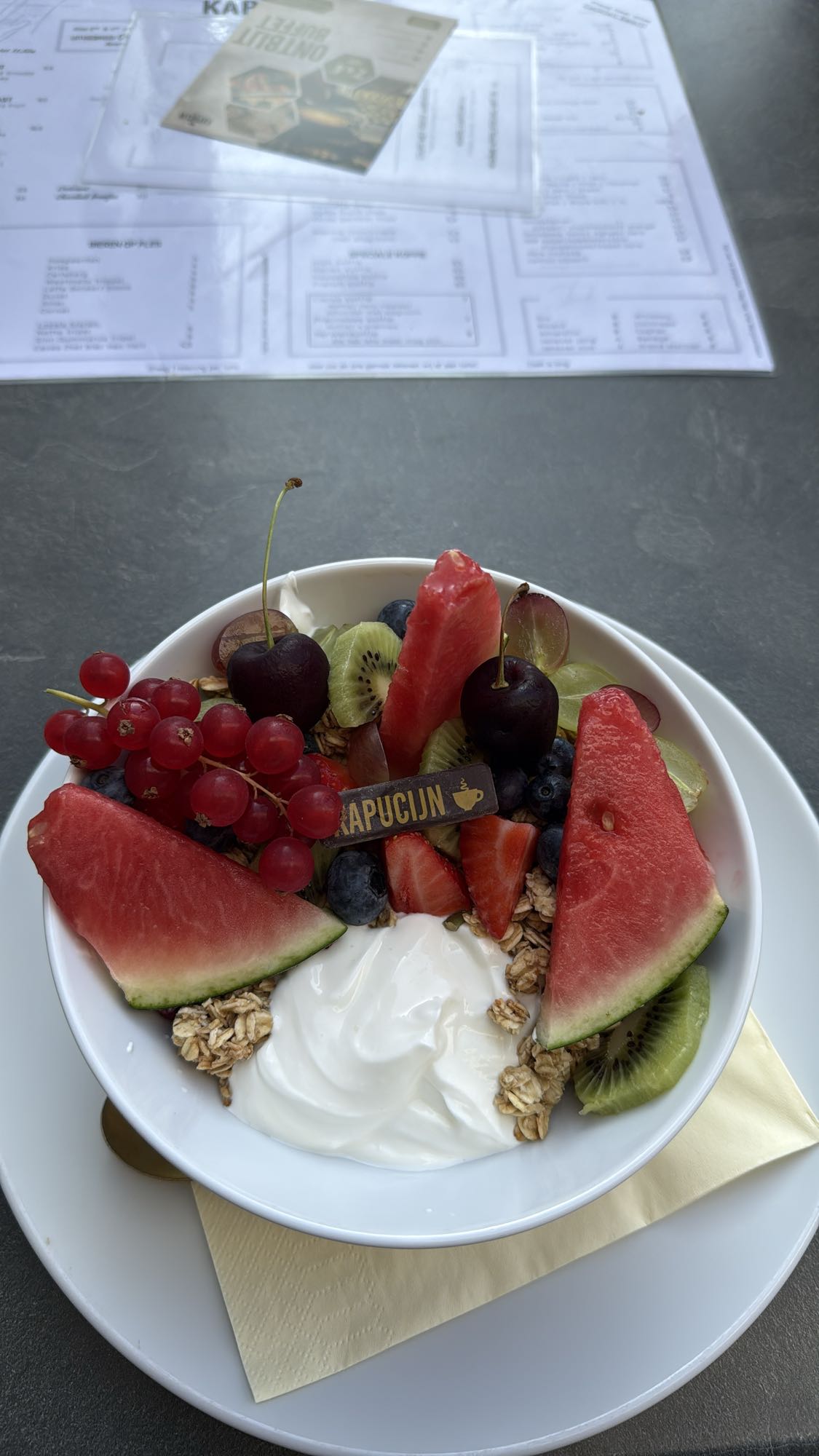 Yoghurtkom met fruit