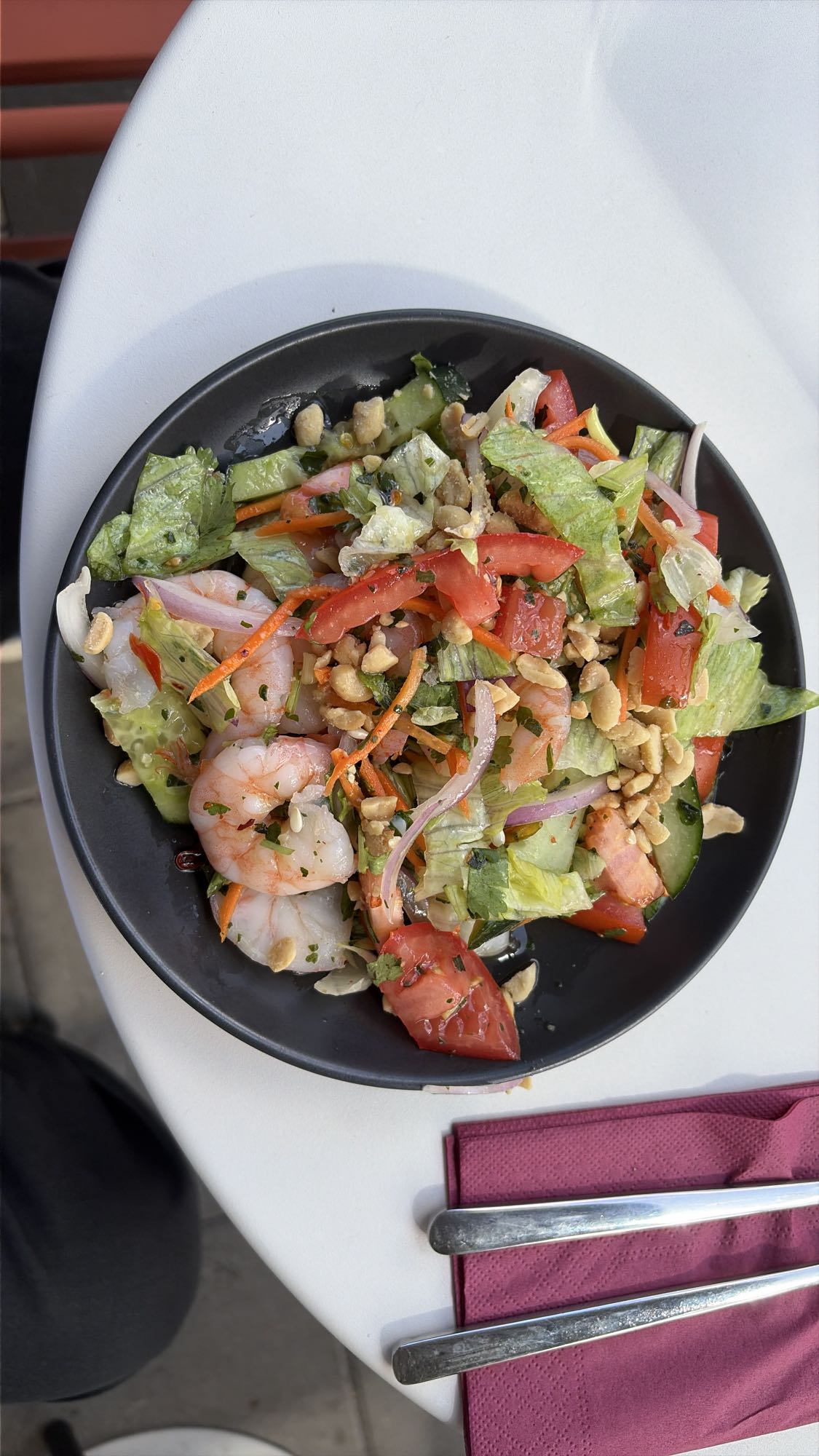 Räksallad med jordnötter