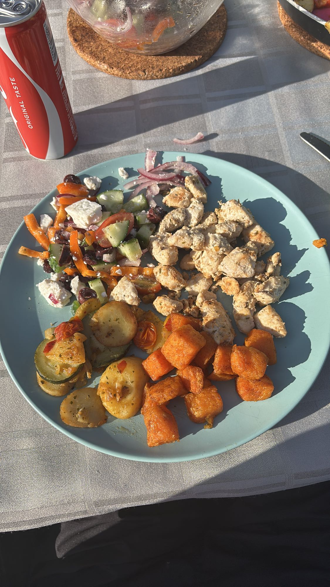 Kip met groente en salade