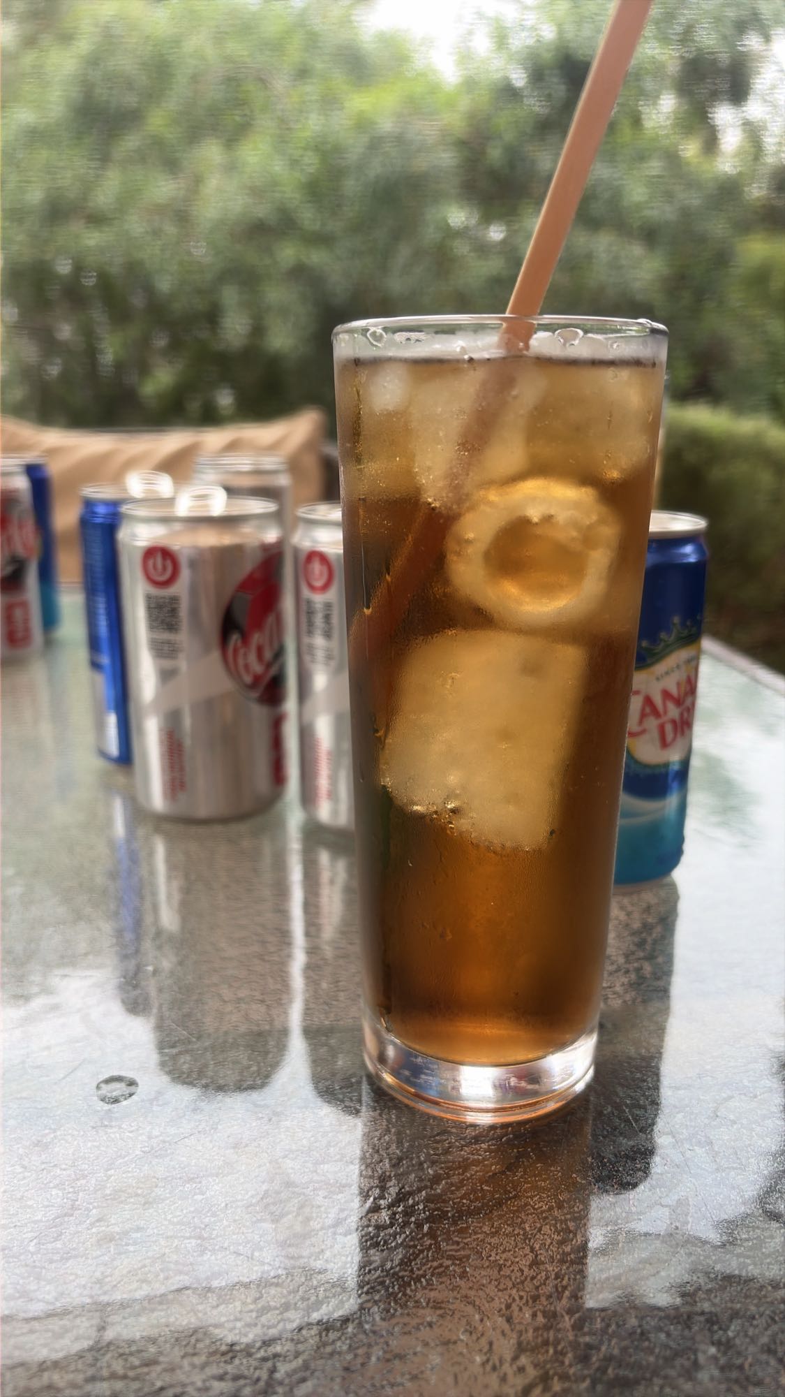 Bacardi blanco con coca y agua mineral
