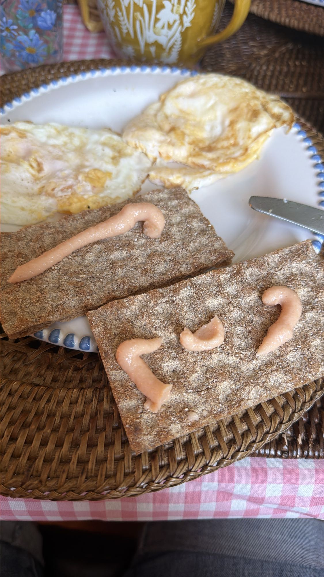 Stekta ägg med knäcke