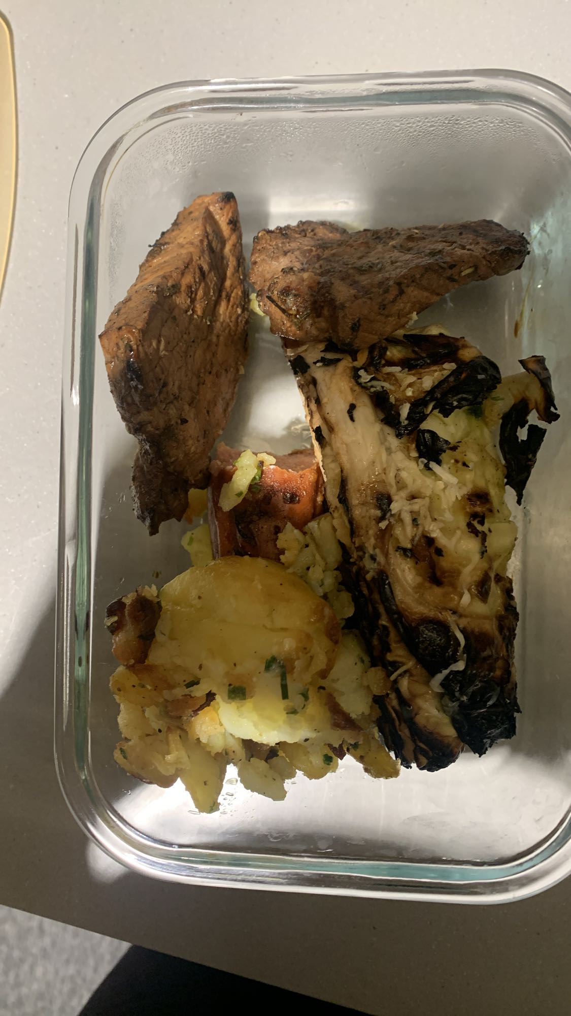 Grillat kött med kål