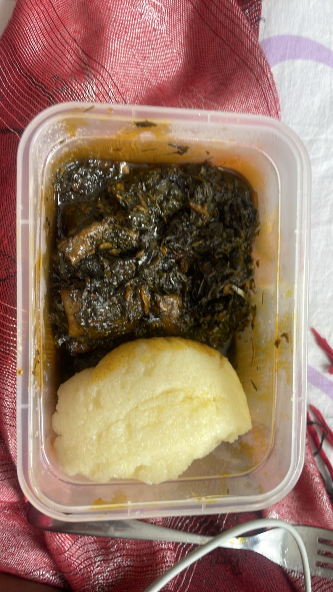Fufu et sauce feuilles