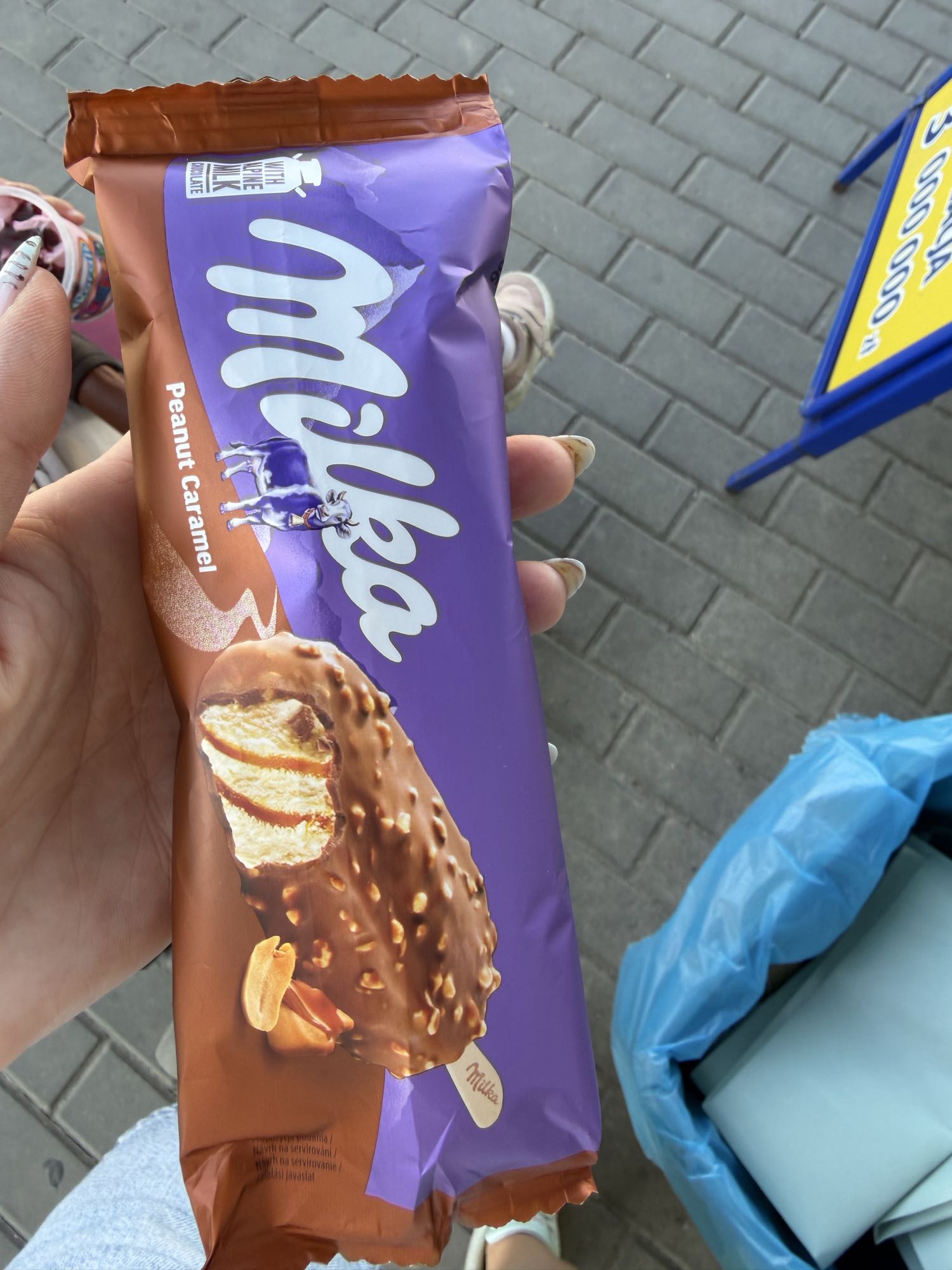 Lody Milka orzech karmel