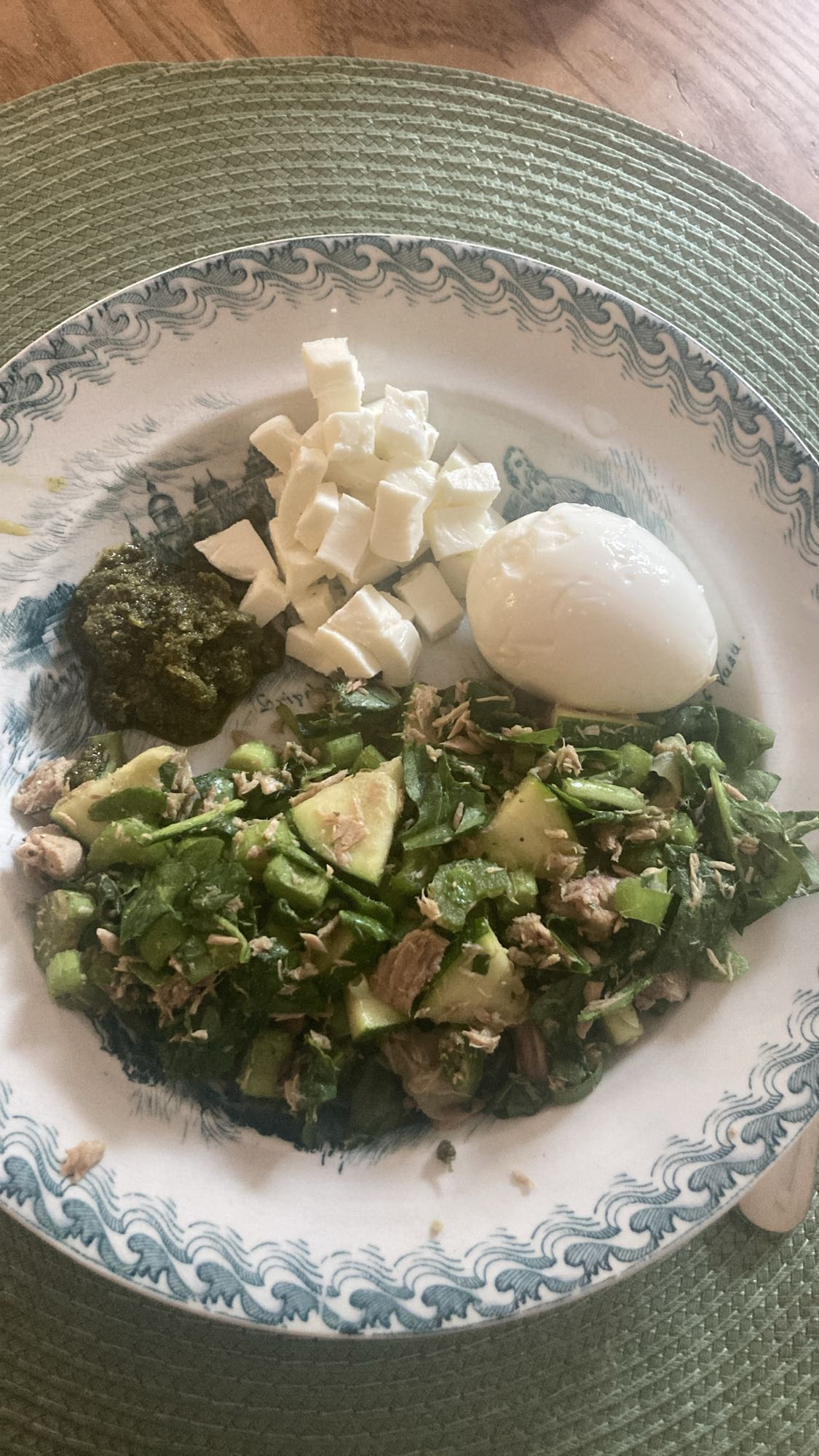 Sallad med ägg och tonfisk