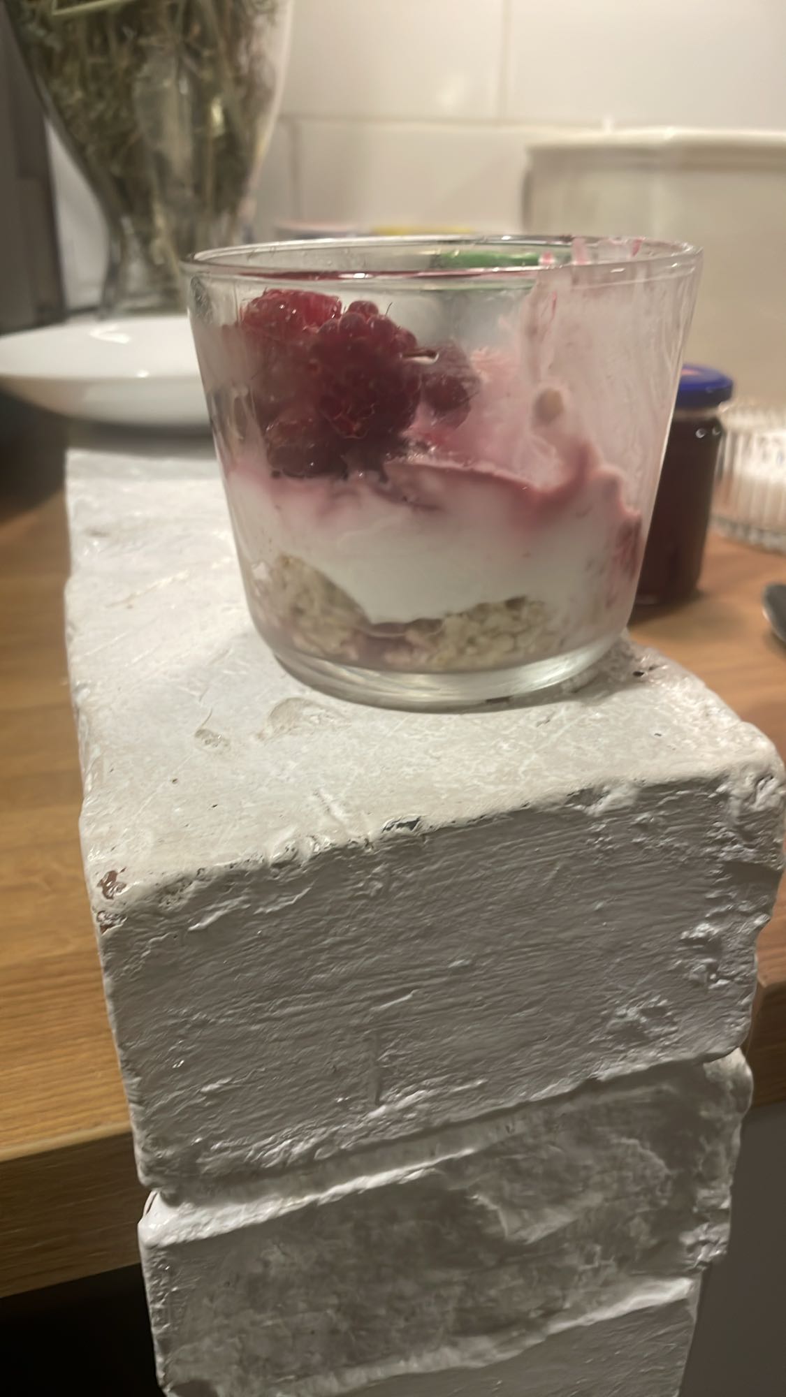 Jogurt z malinami
