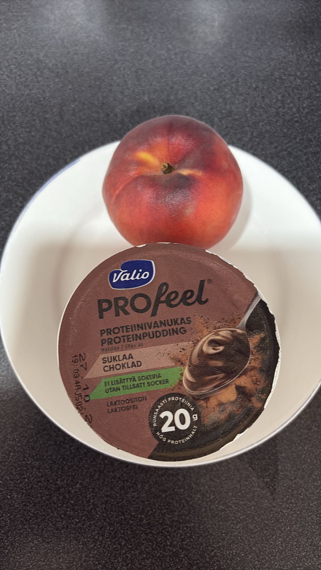 Fersken og proteinpudding