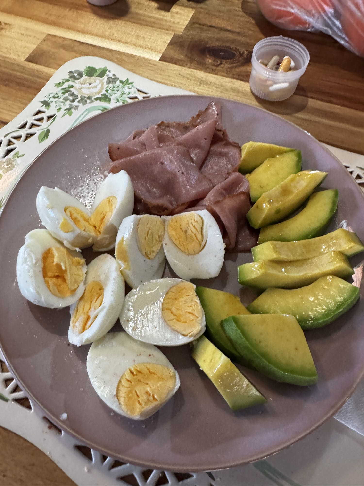 huevos con jamon y aguacate