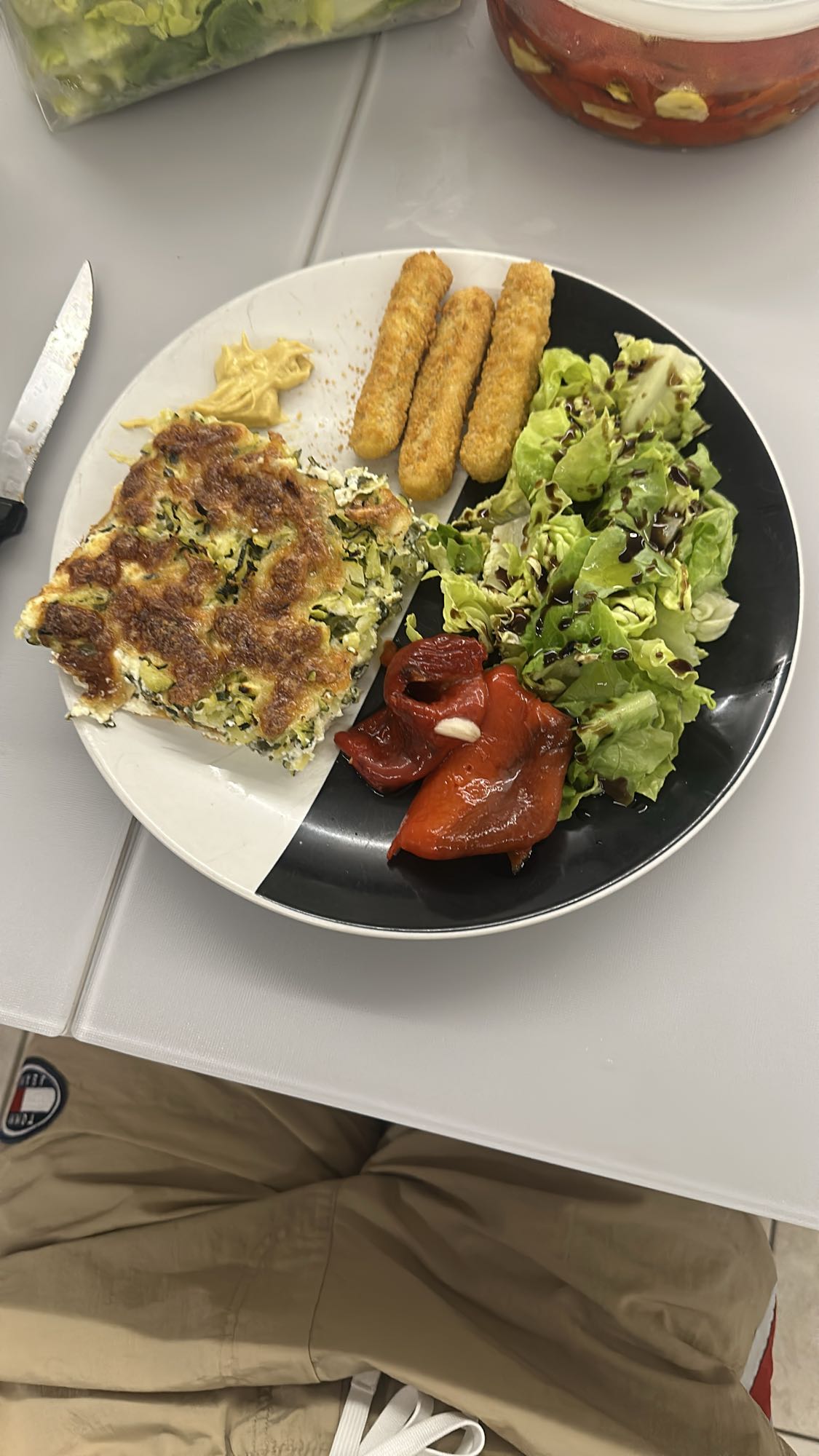 Frittata de courgettes et salade