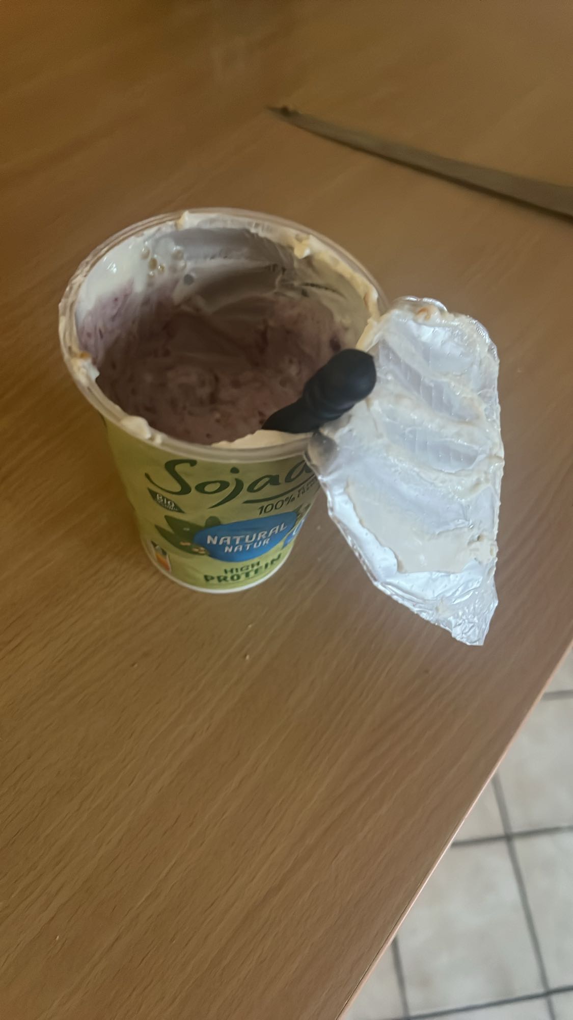 jogurt sojowy z jagodami