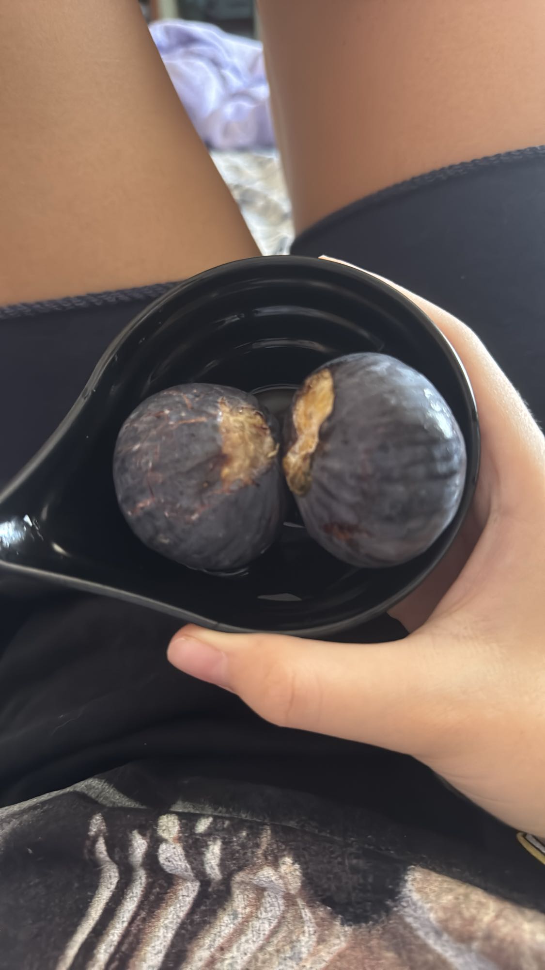 Deux figues fraîches
