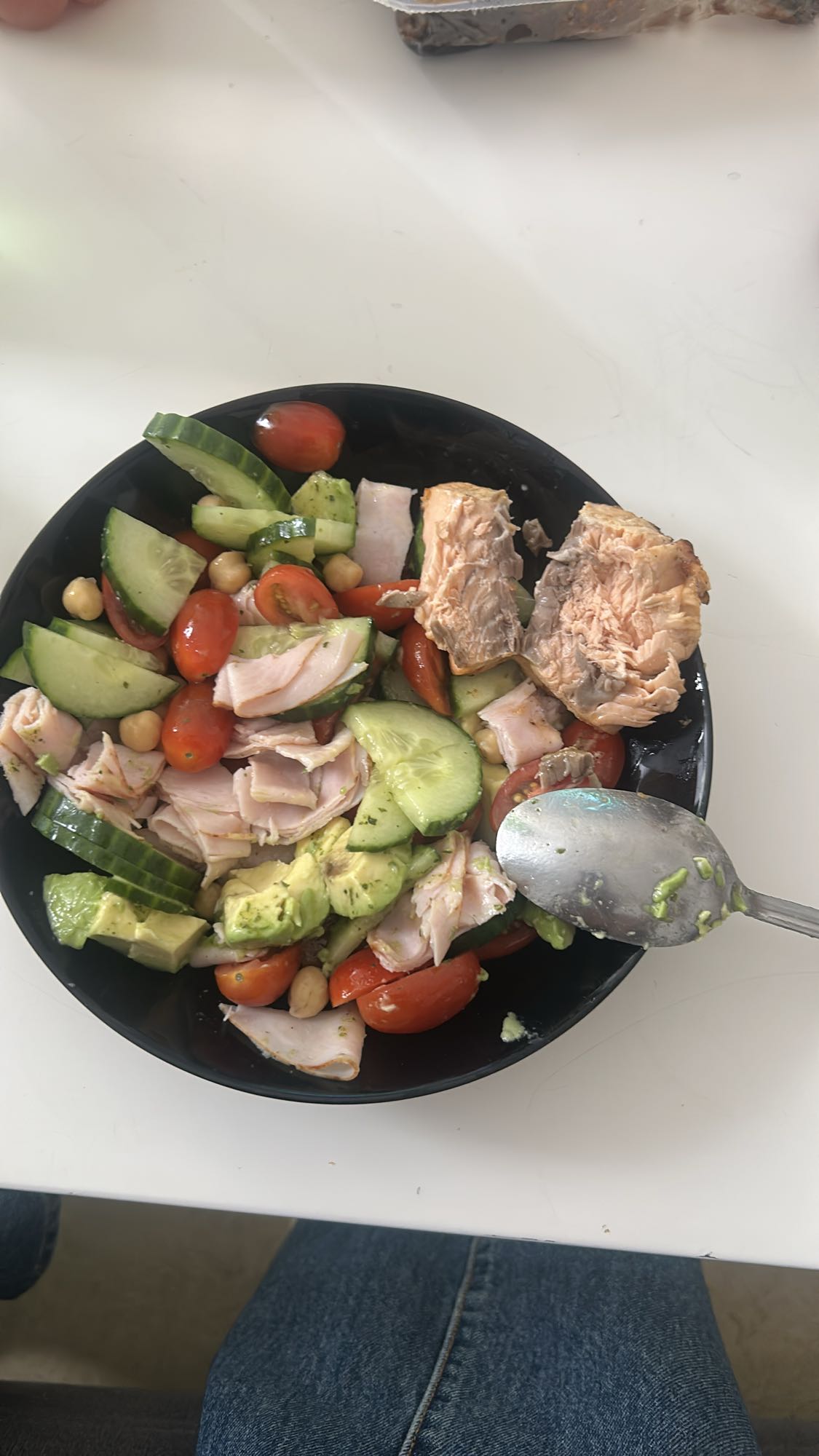 Lachs-Salat-Bowl