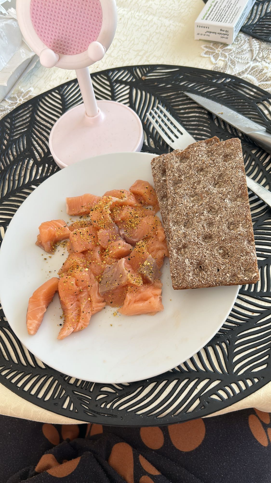 Лосось с хлебцами