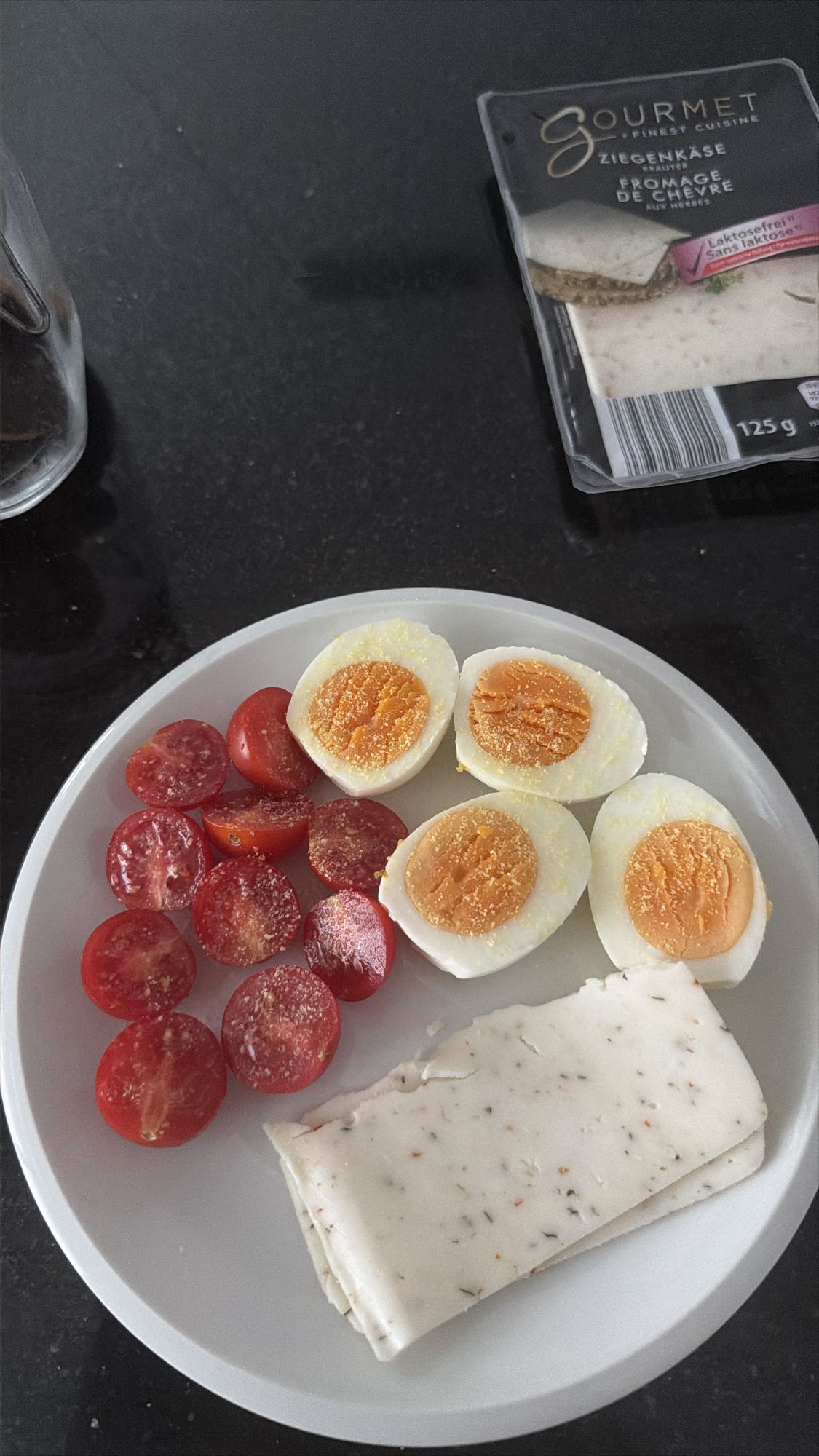 Eier mit Ziegenkäse