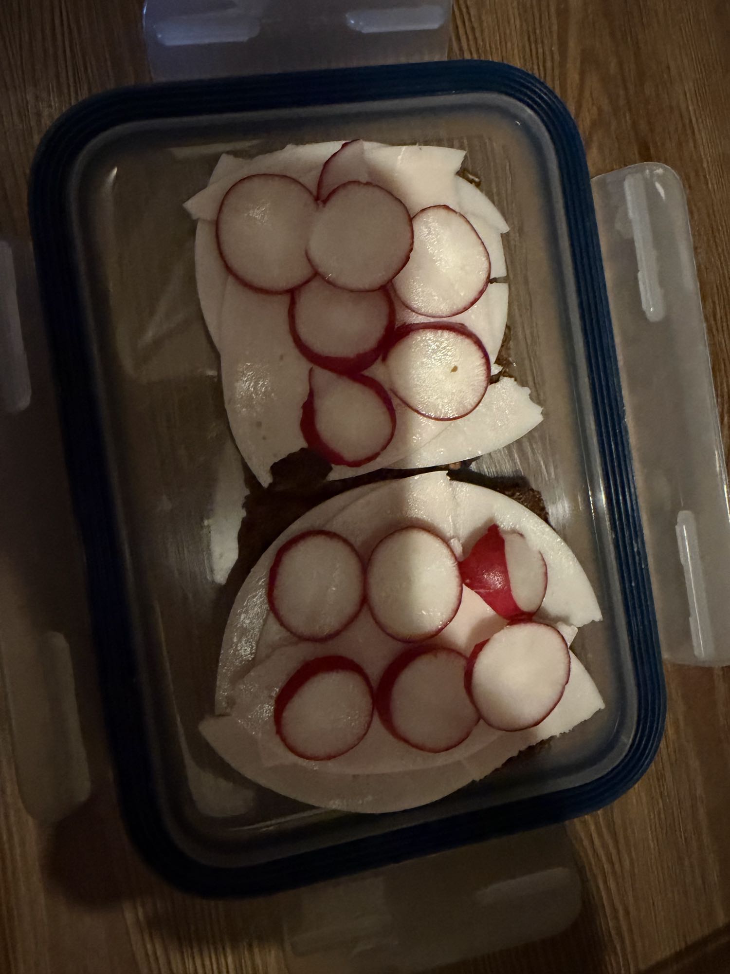 Kanapki z rzodkiewką