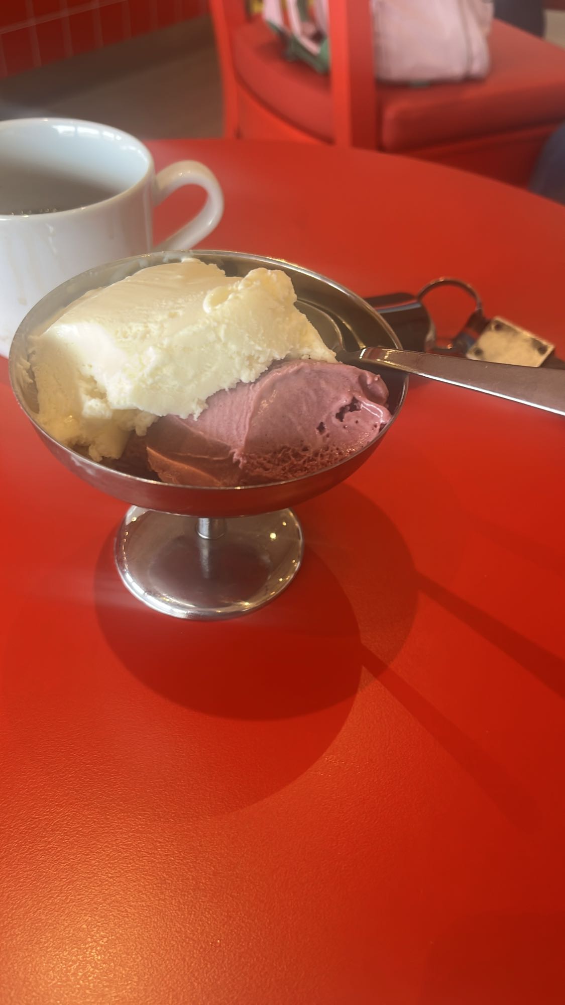 Glasskål med tre kulor