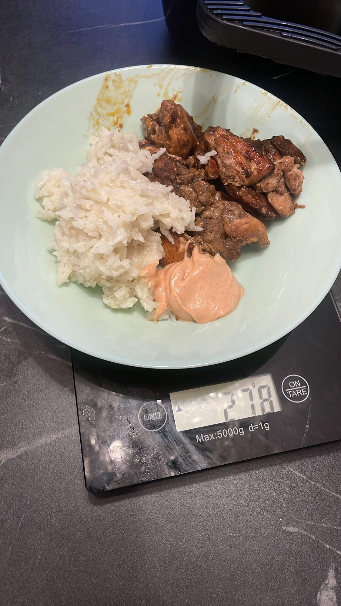Ris med ugnsbakad kyckling lårfilé