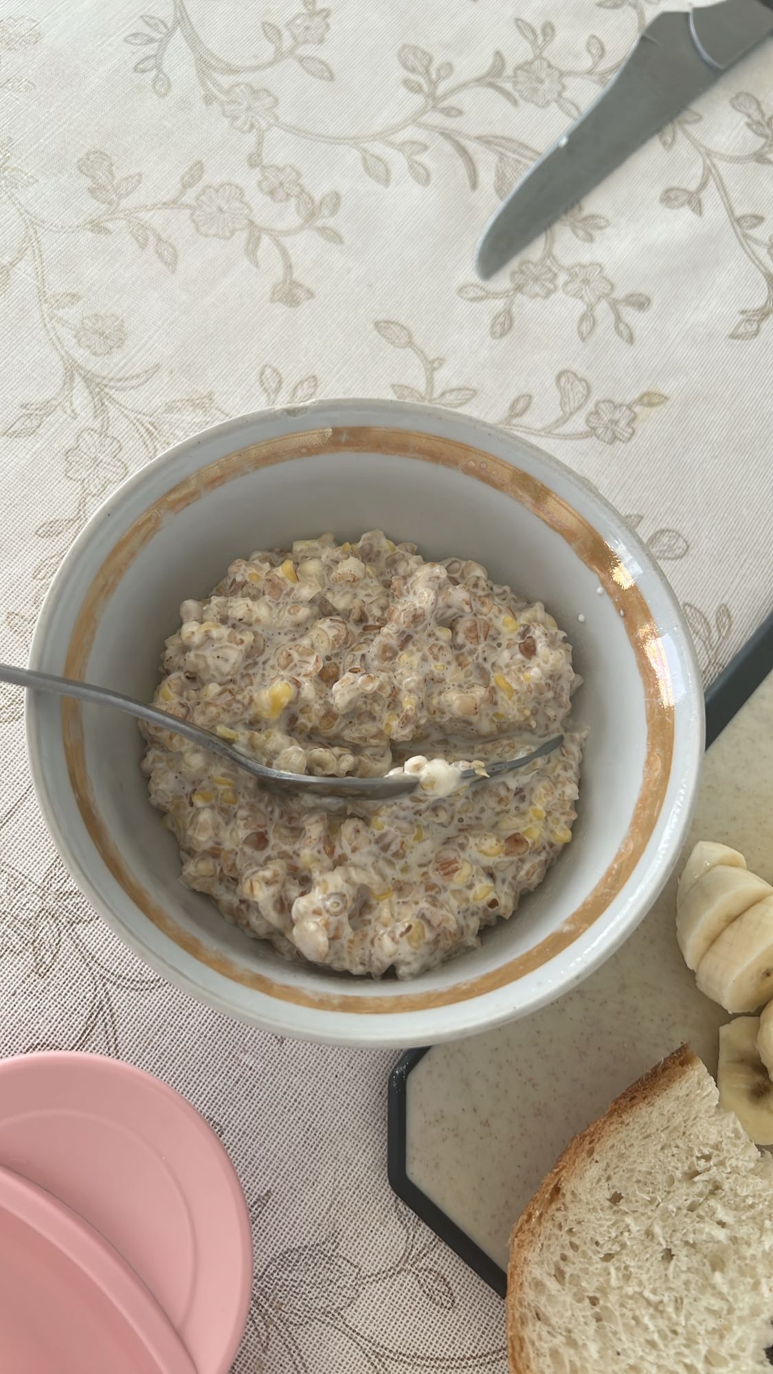 Каша с бананом и хлебом