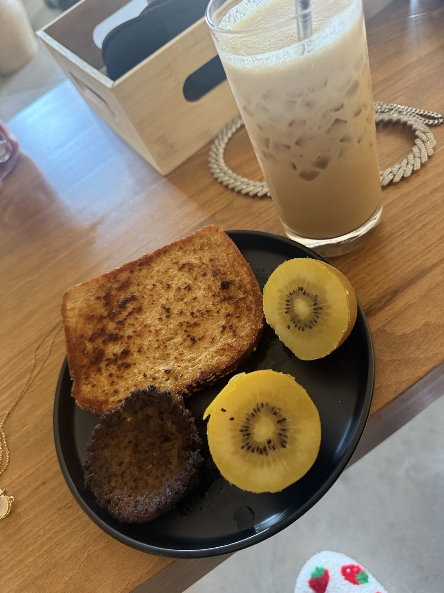Toast Kiwi Latte Plate