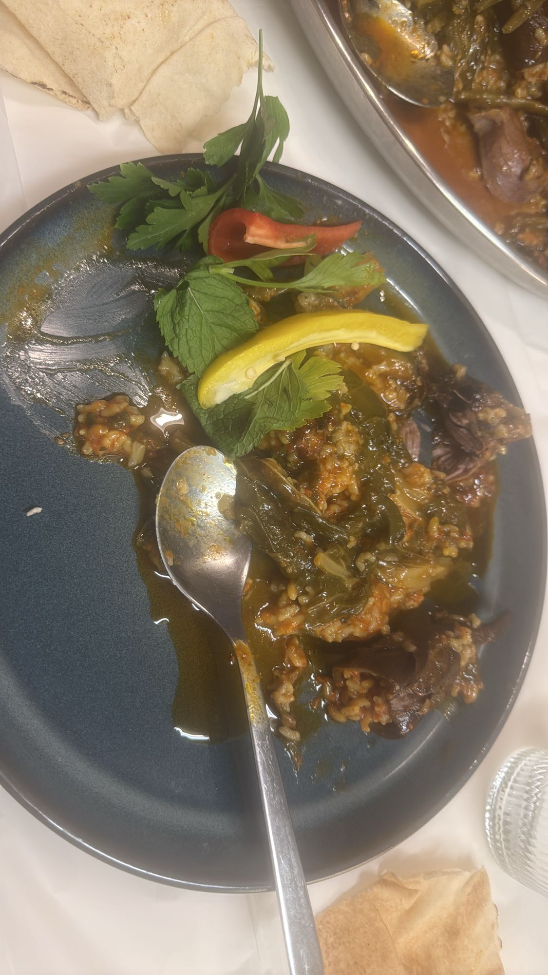 Fyllda vinblad med bröd