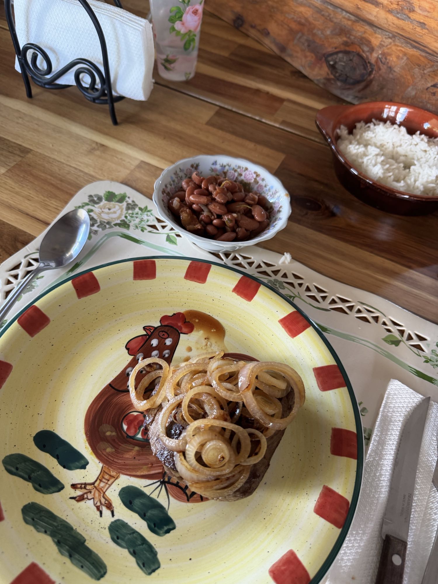 bistec con cebolla
