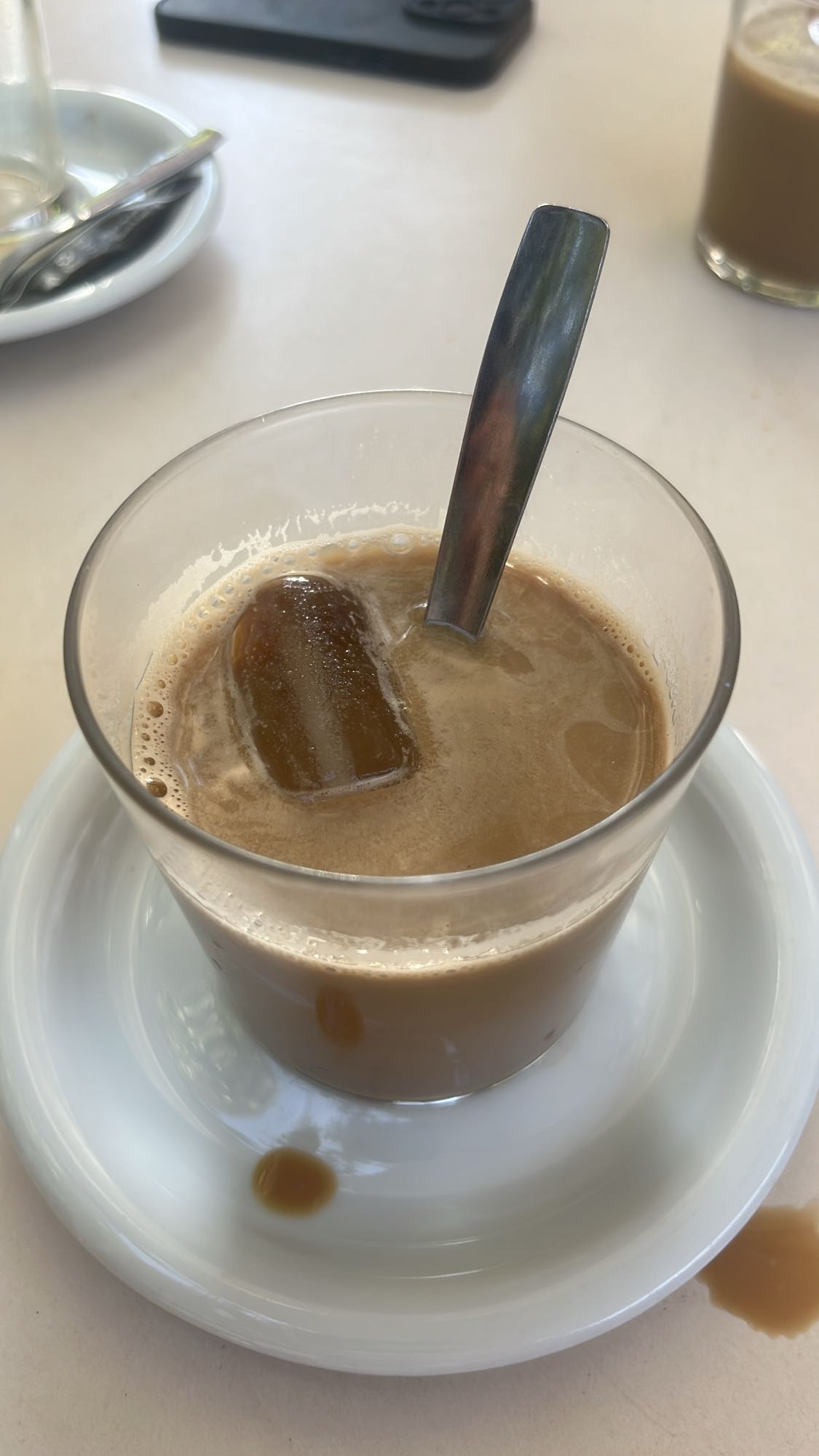 café helado con leche