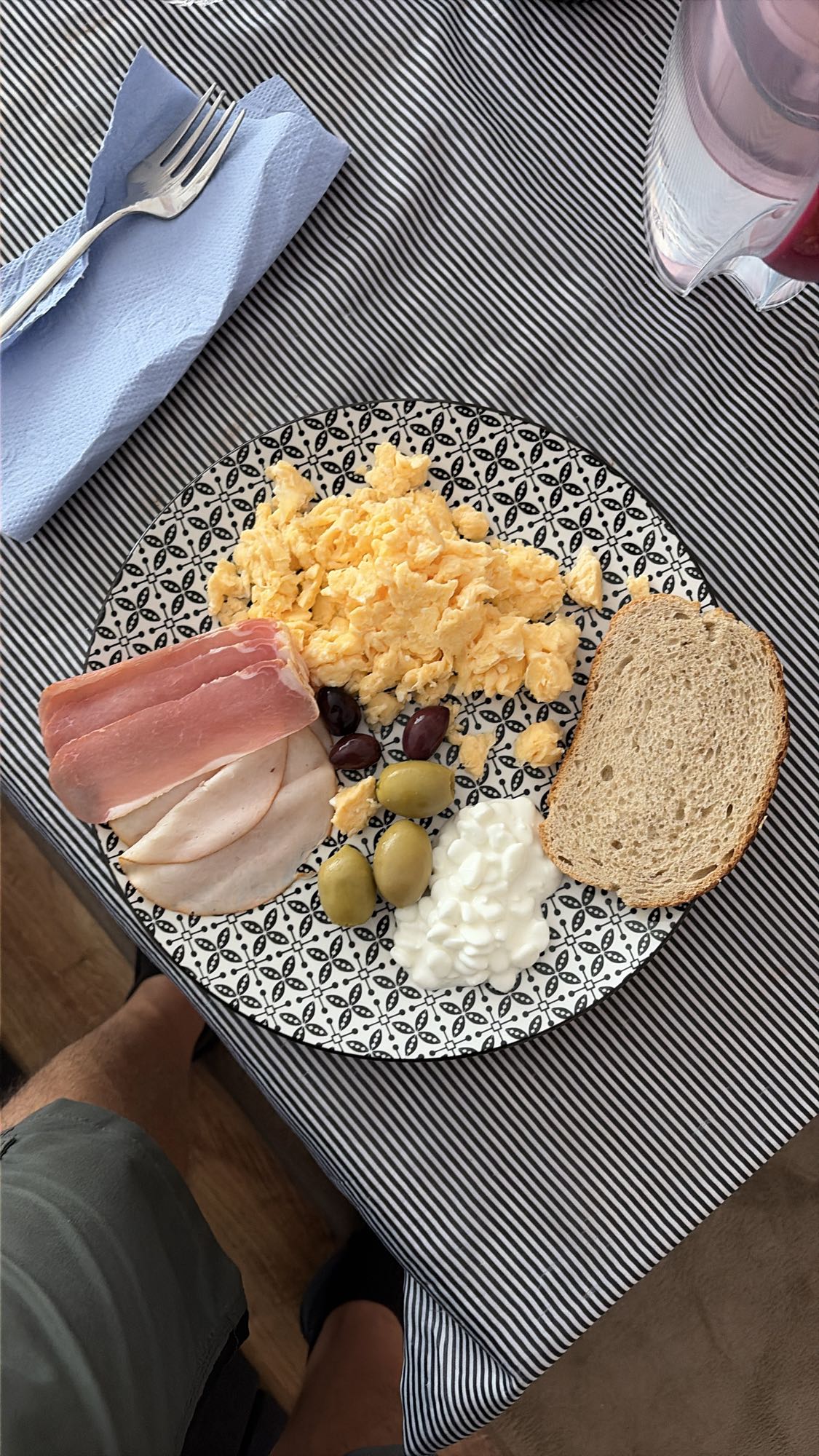 Бъркани яйца с месо