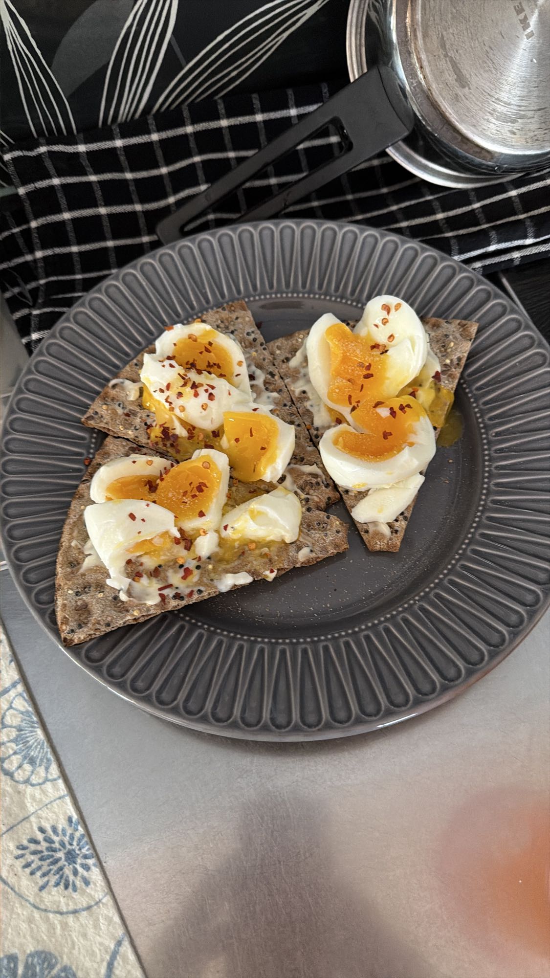 Knäckebröd med ägg