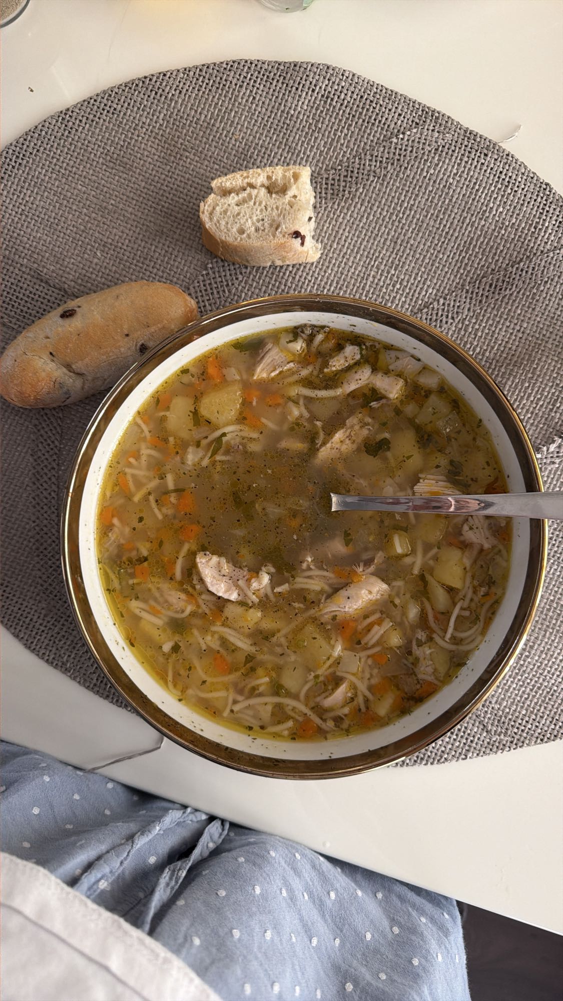 Куриный суп с хлебом