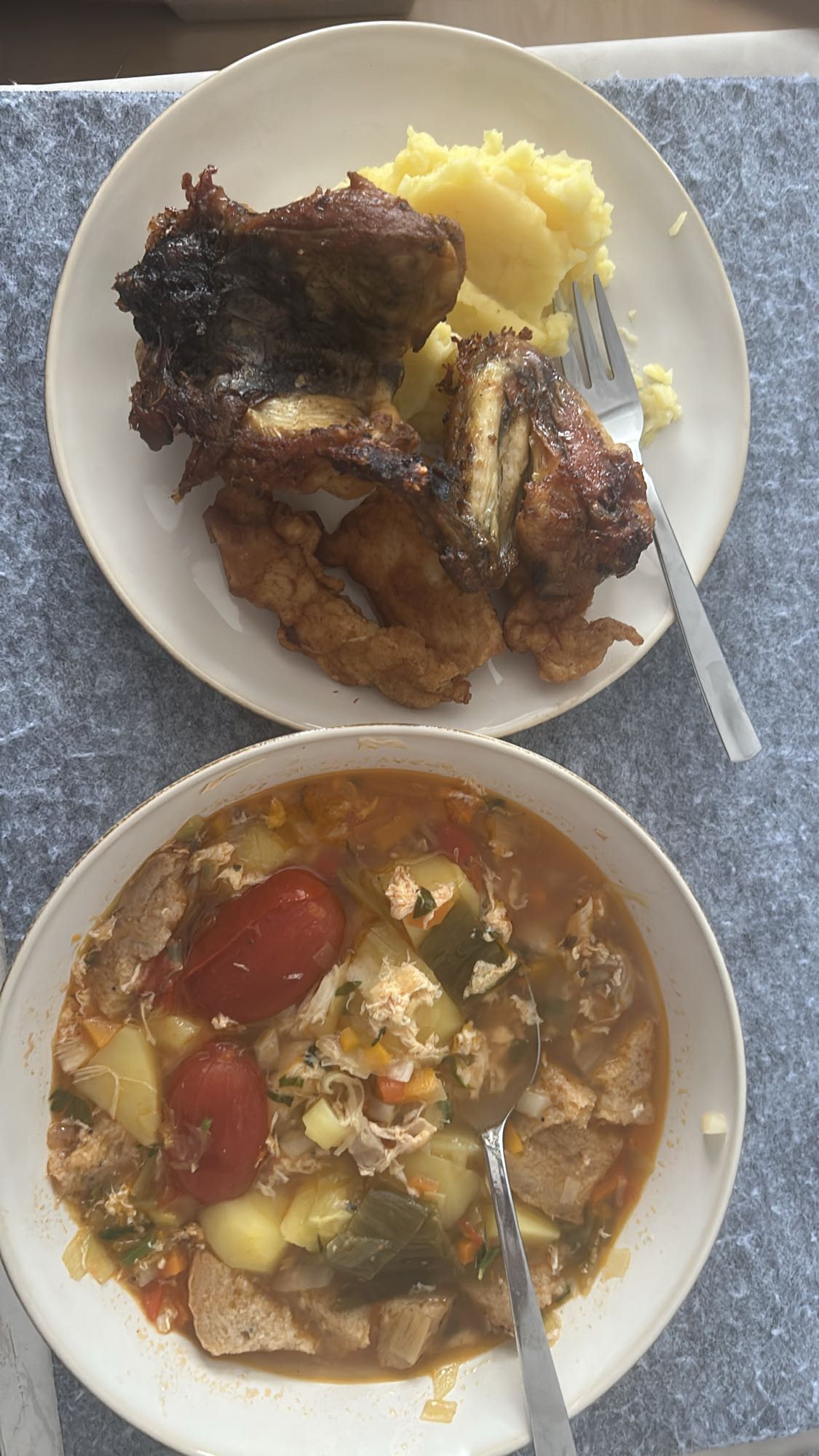 pollo con puré y sopa