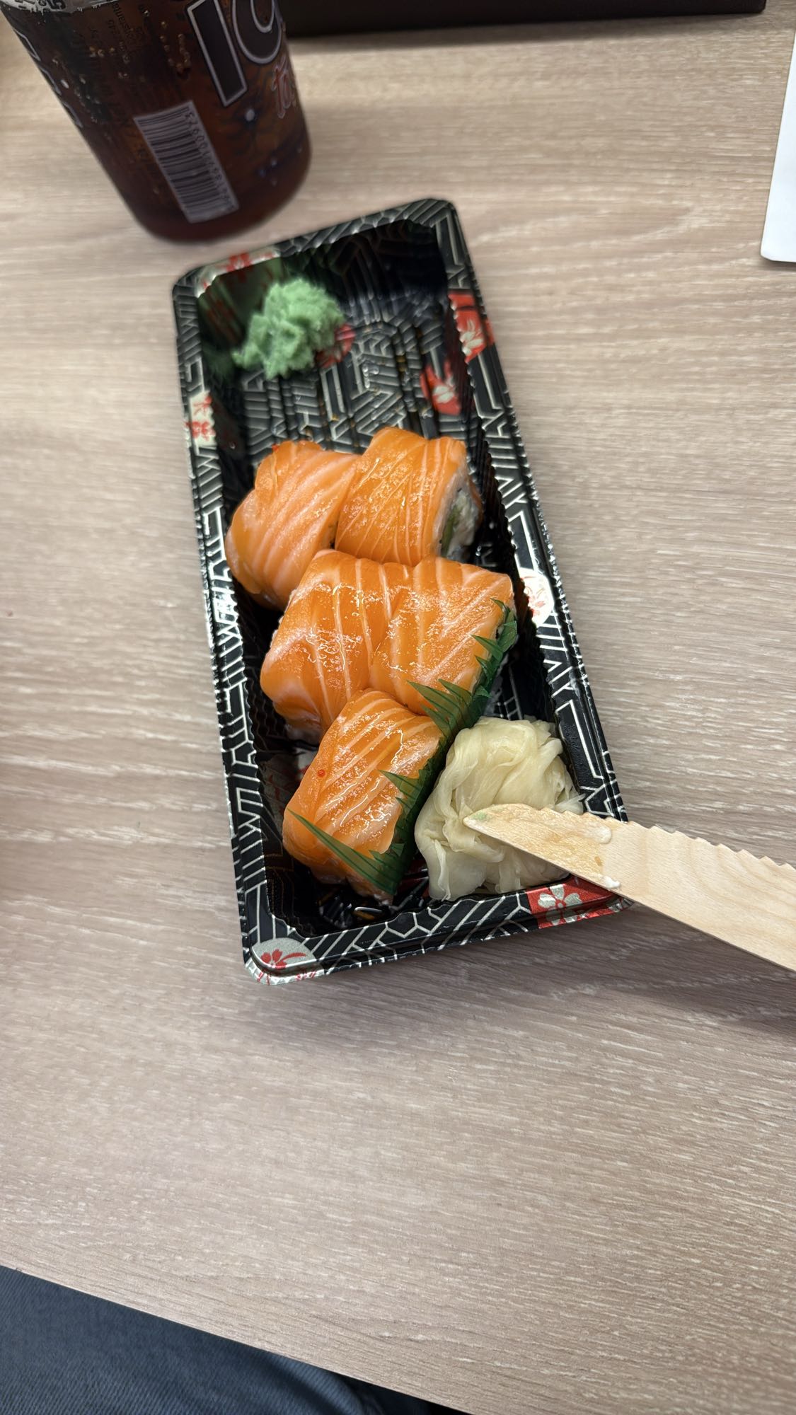Rulouri sushi cu somon