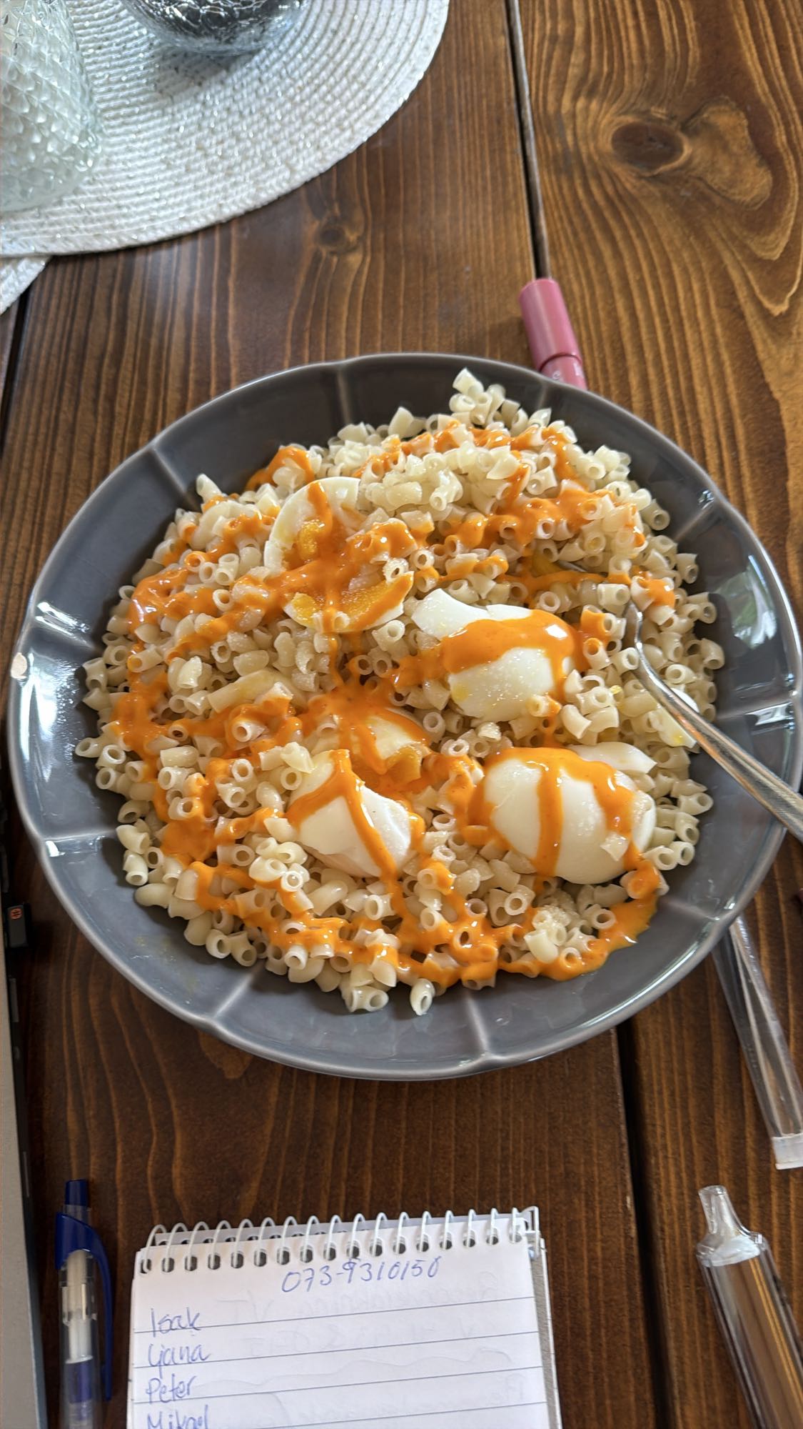 Makaron med ägg och sås
