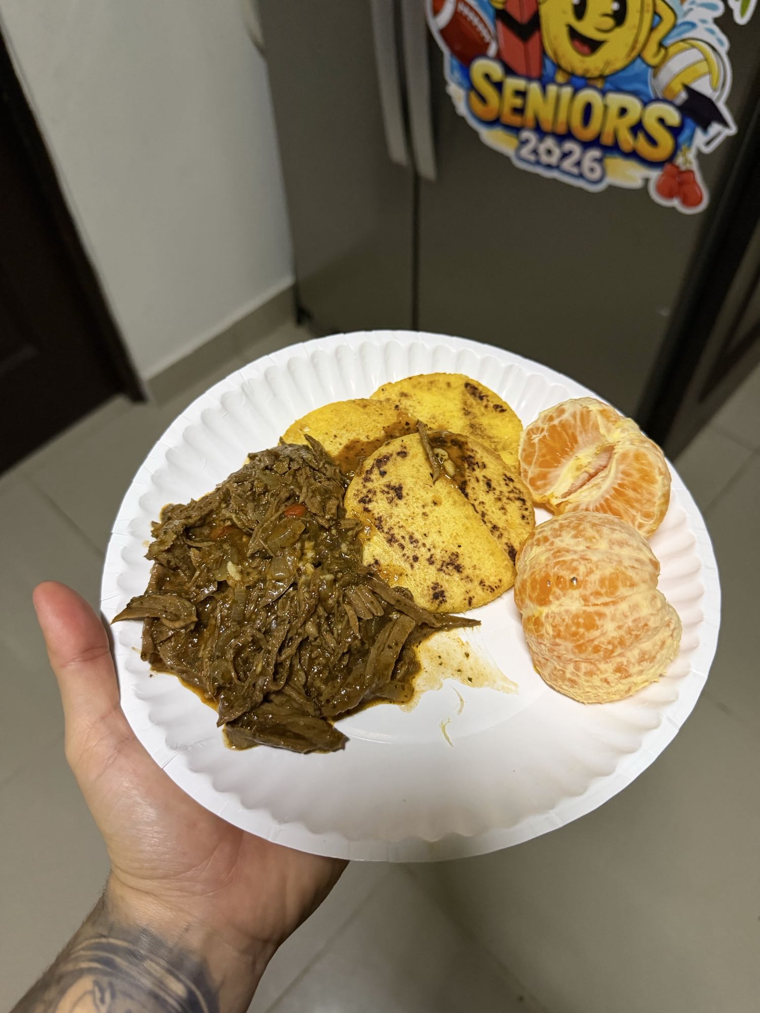 carne mechada con arepa