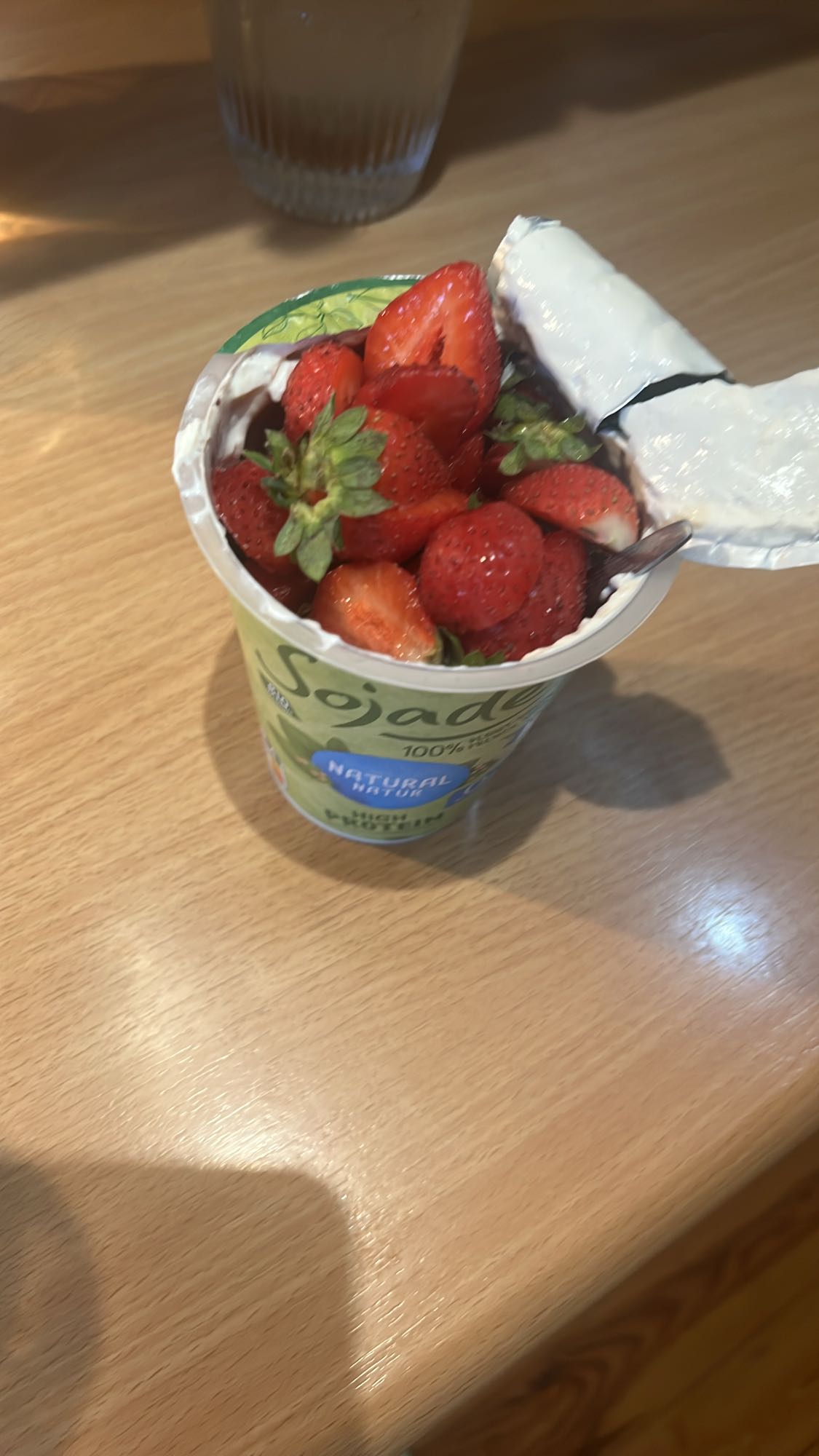 Jogurt z truskawkami