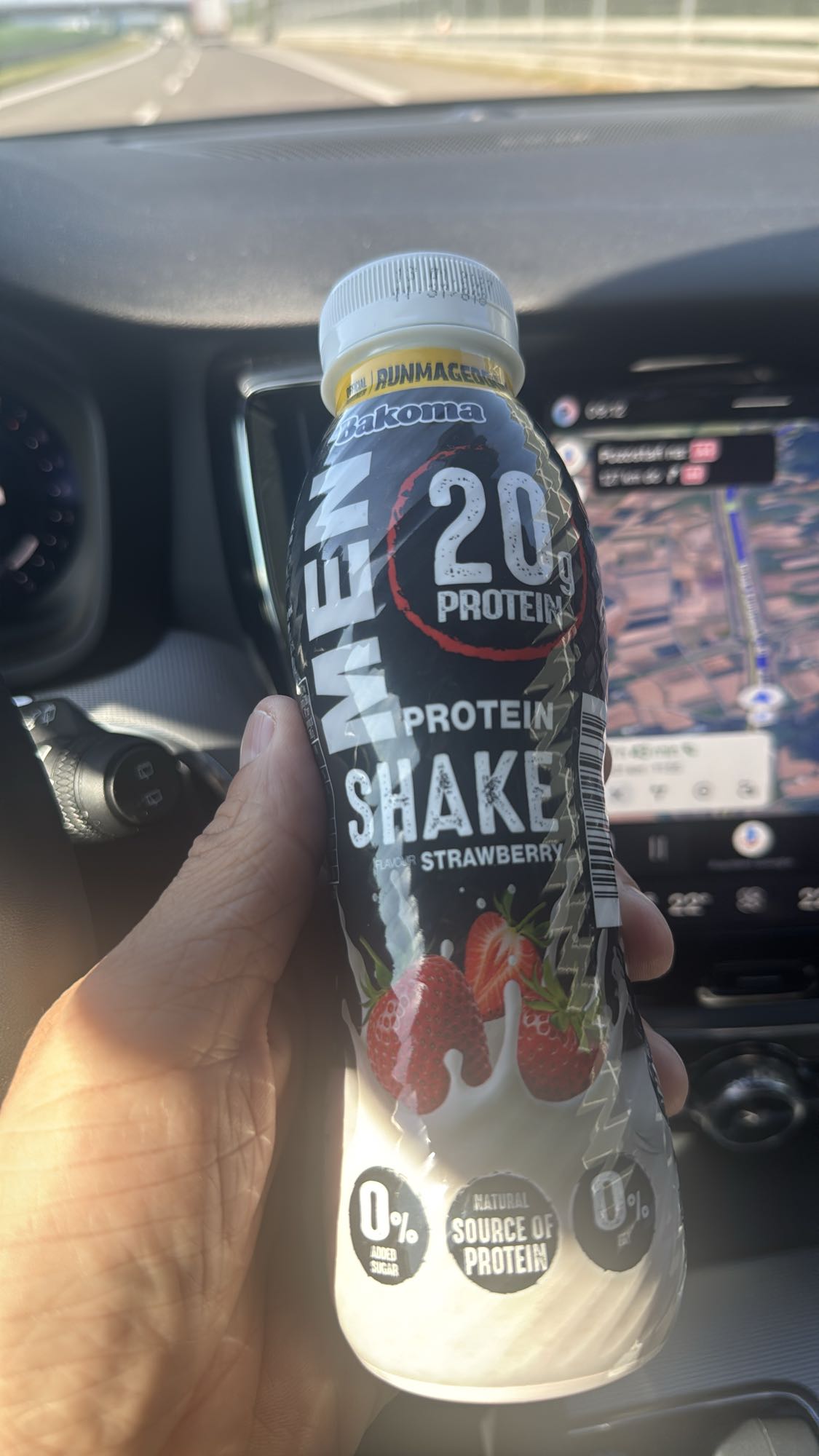 Shake proteinowy truskawkowy