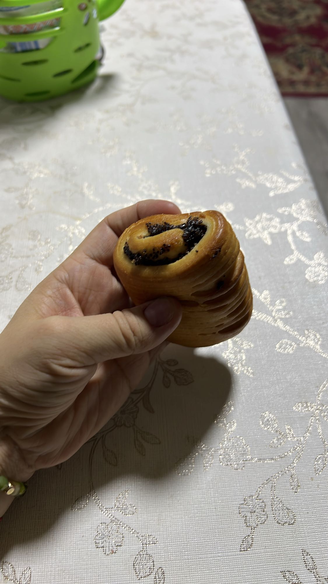 Булочка с маком