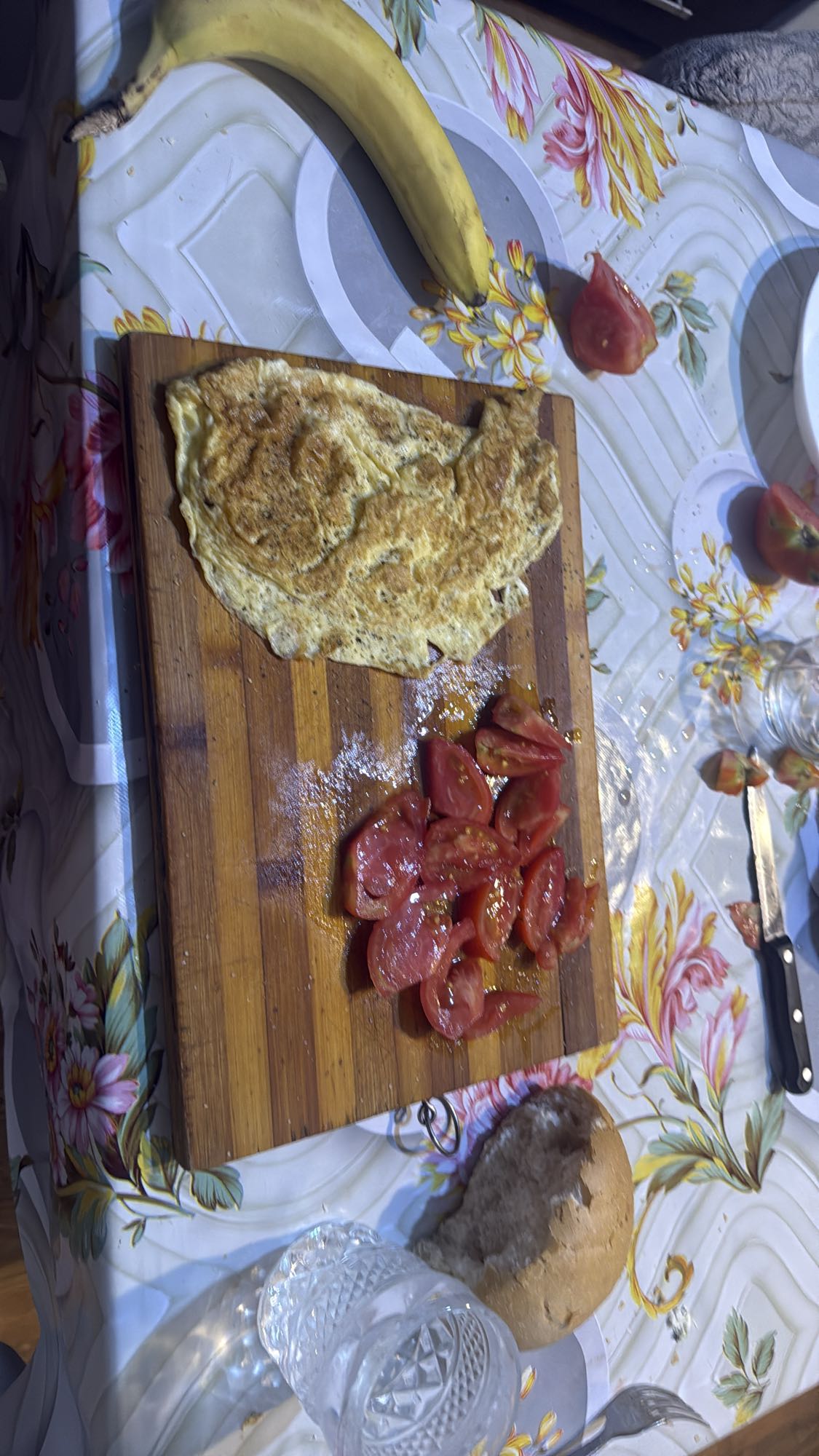 Omletă cu roșii și banană