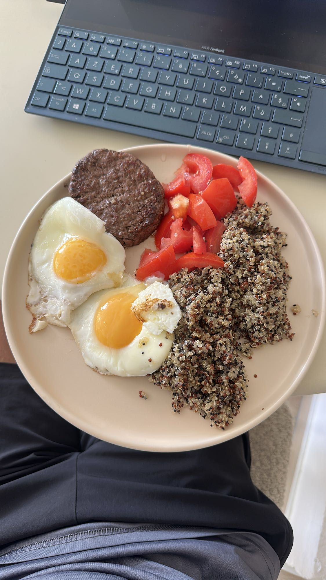 Assiette quinoa oeufs