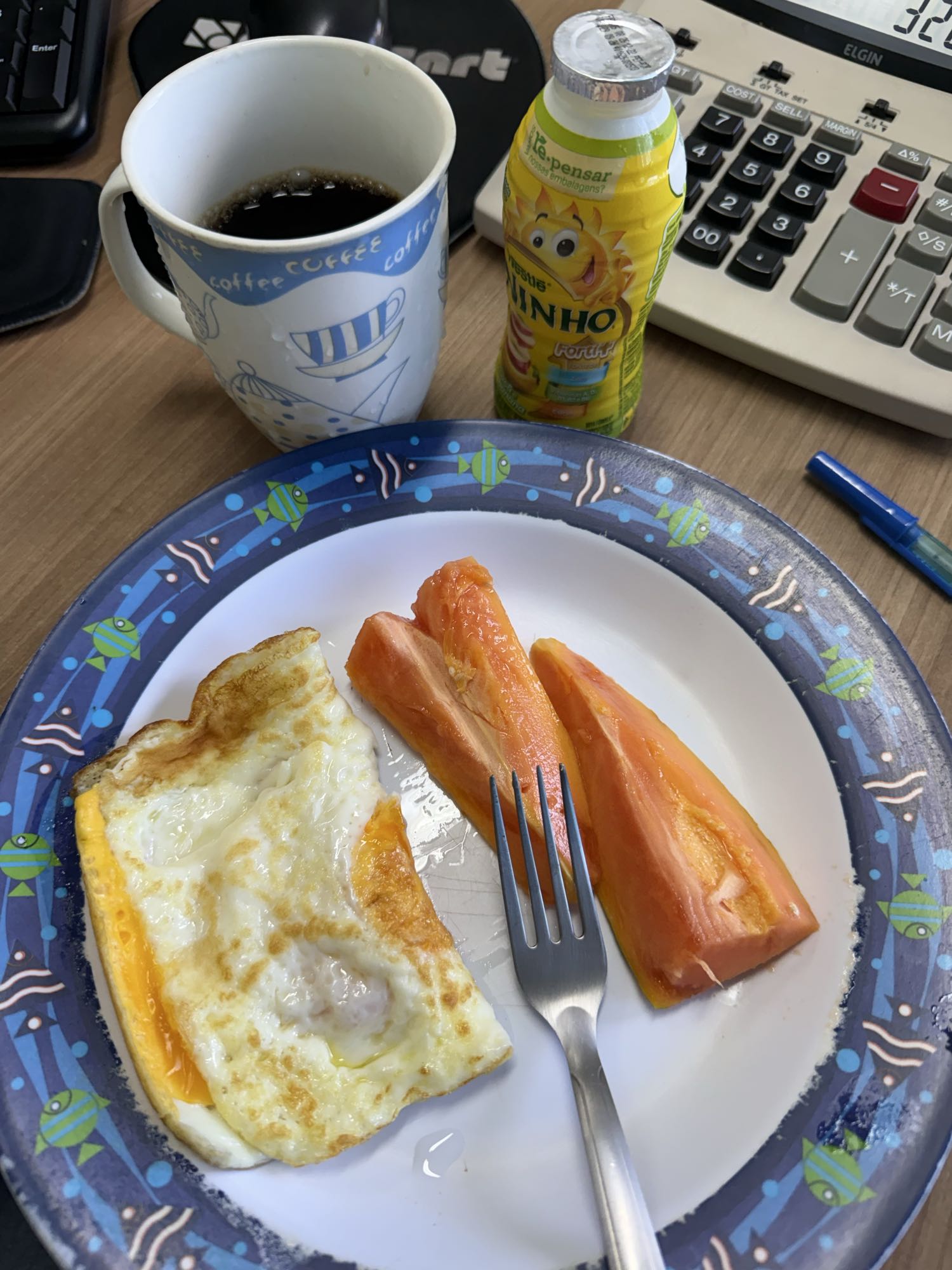 Café com mamão e ovo