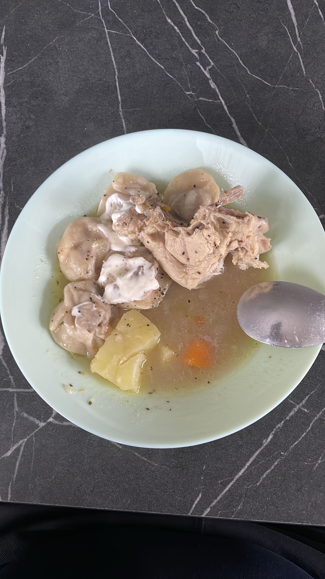 Pelmenisoppa med kyckling