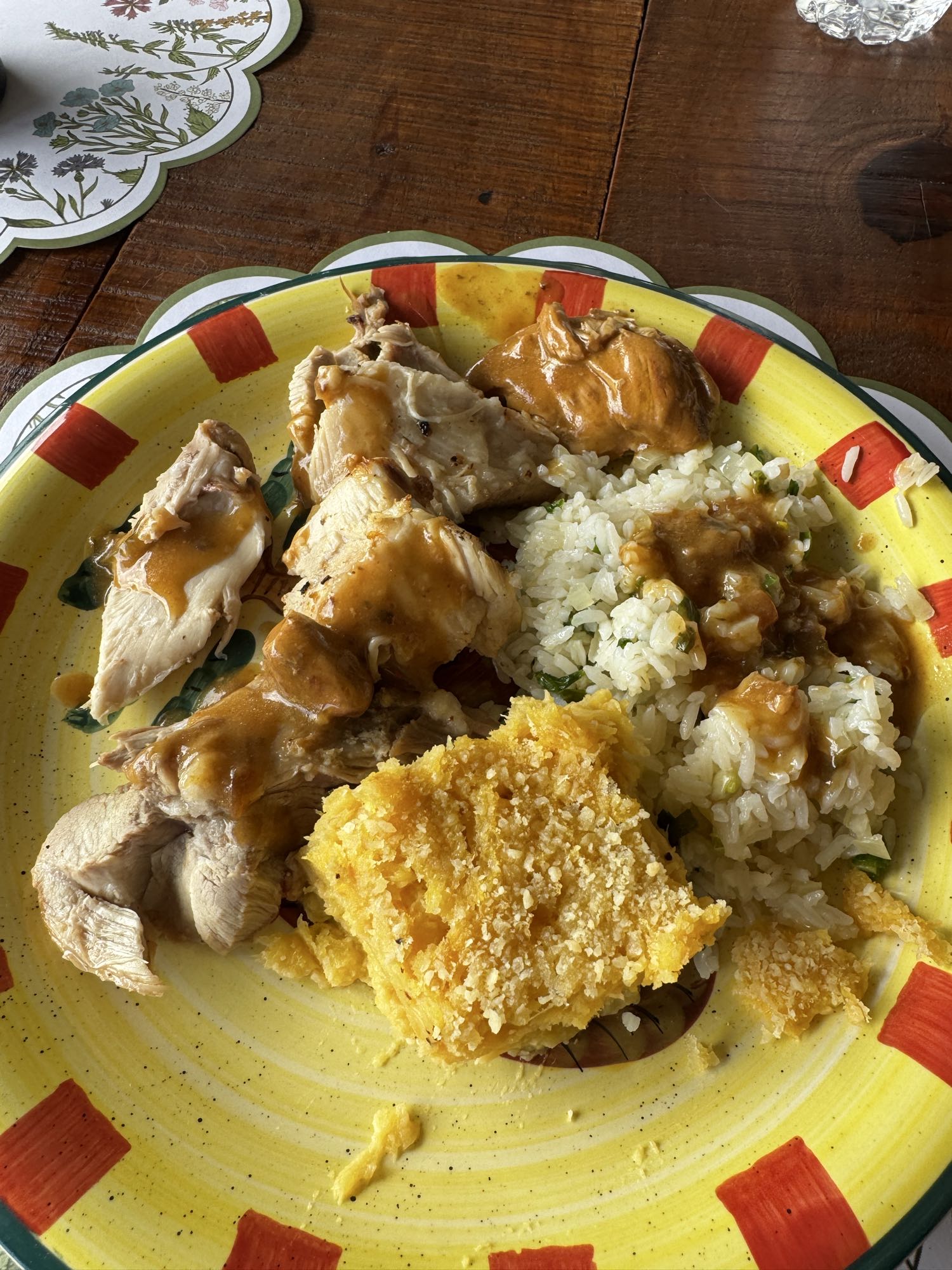 pollo con arroz y pastel