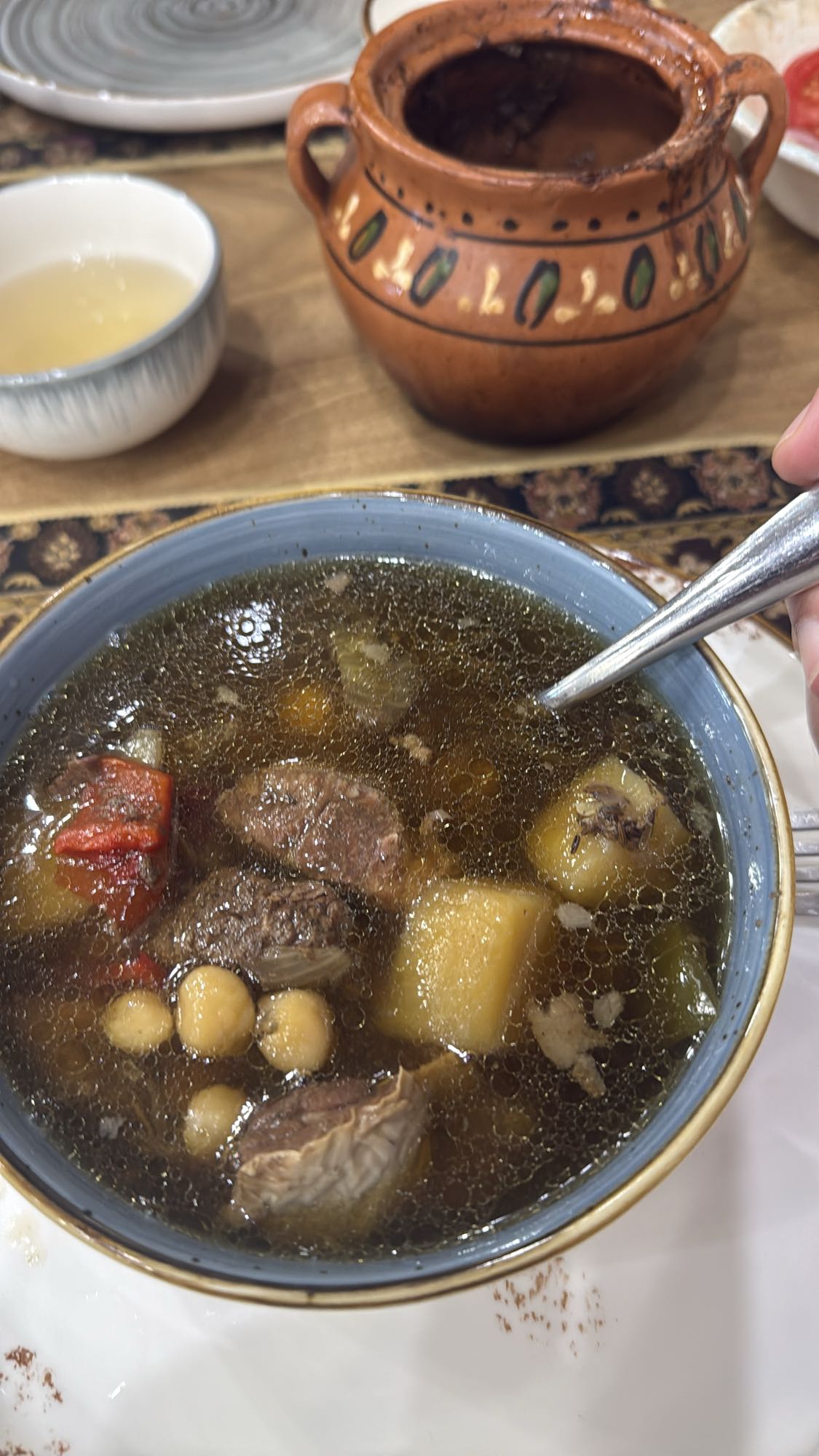 Мясной суп с нутом