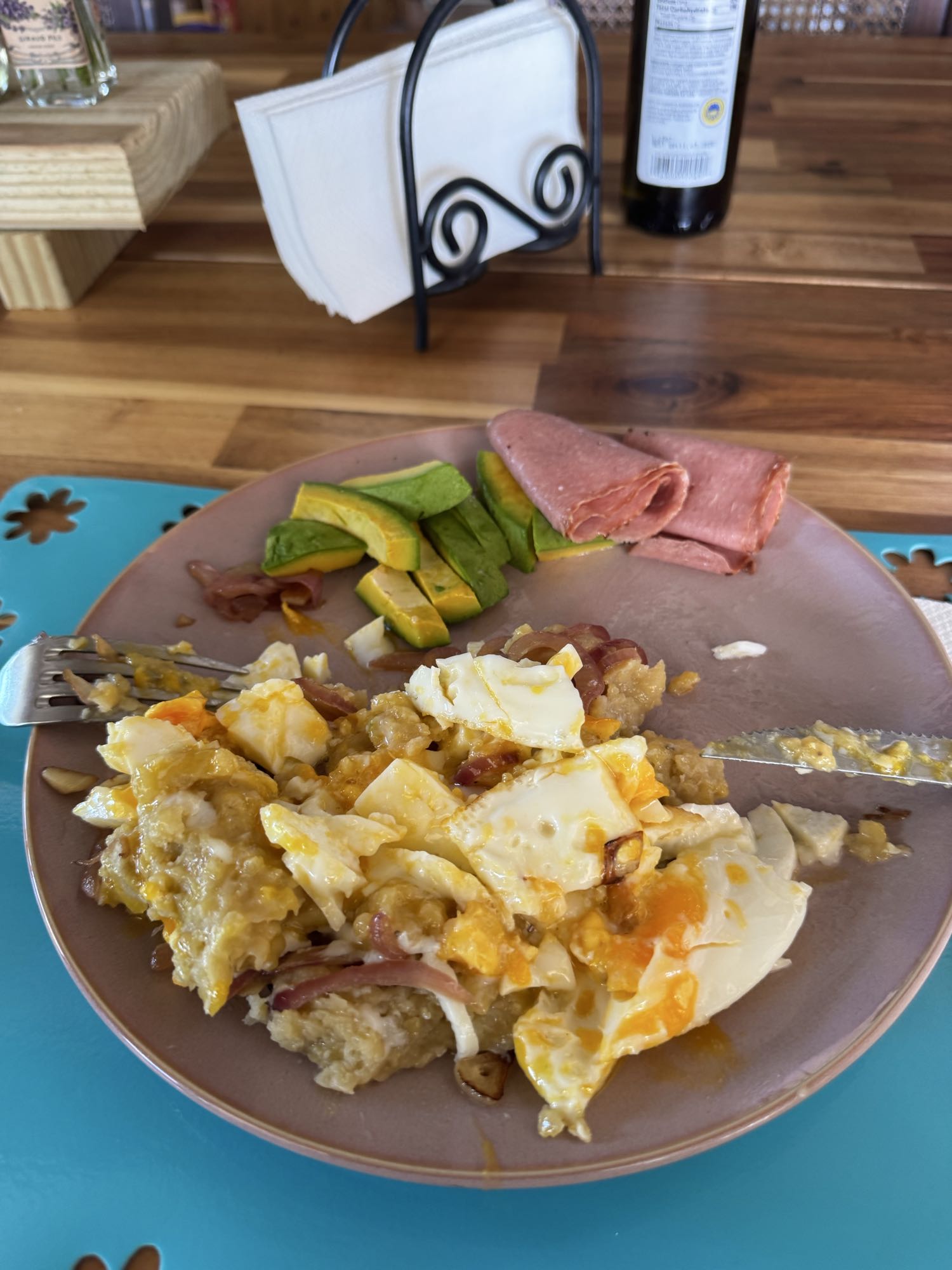 huevos con jamon y aguacate