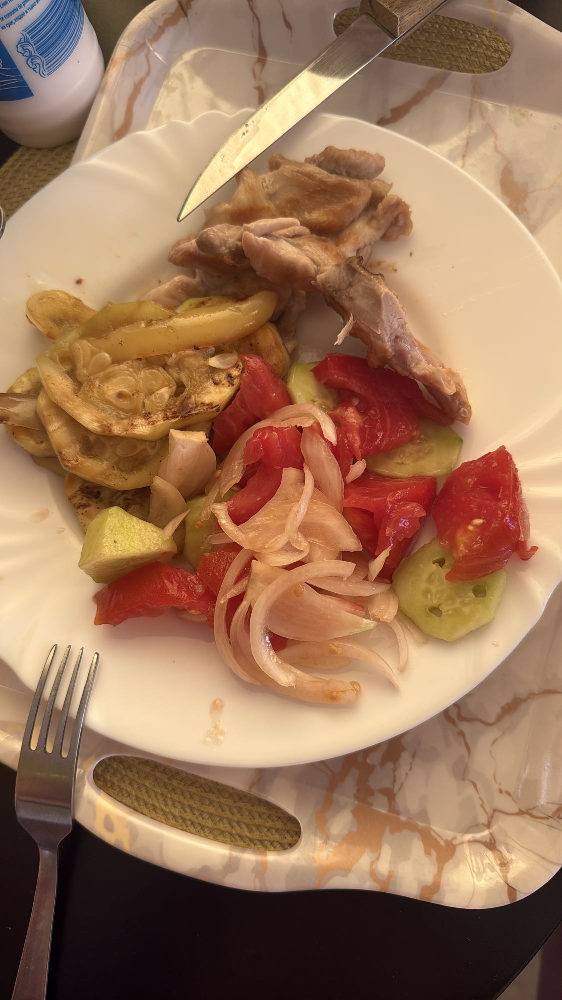 Pui cu salata si dovlecel
