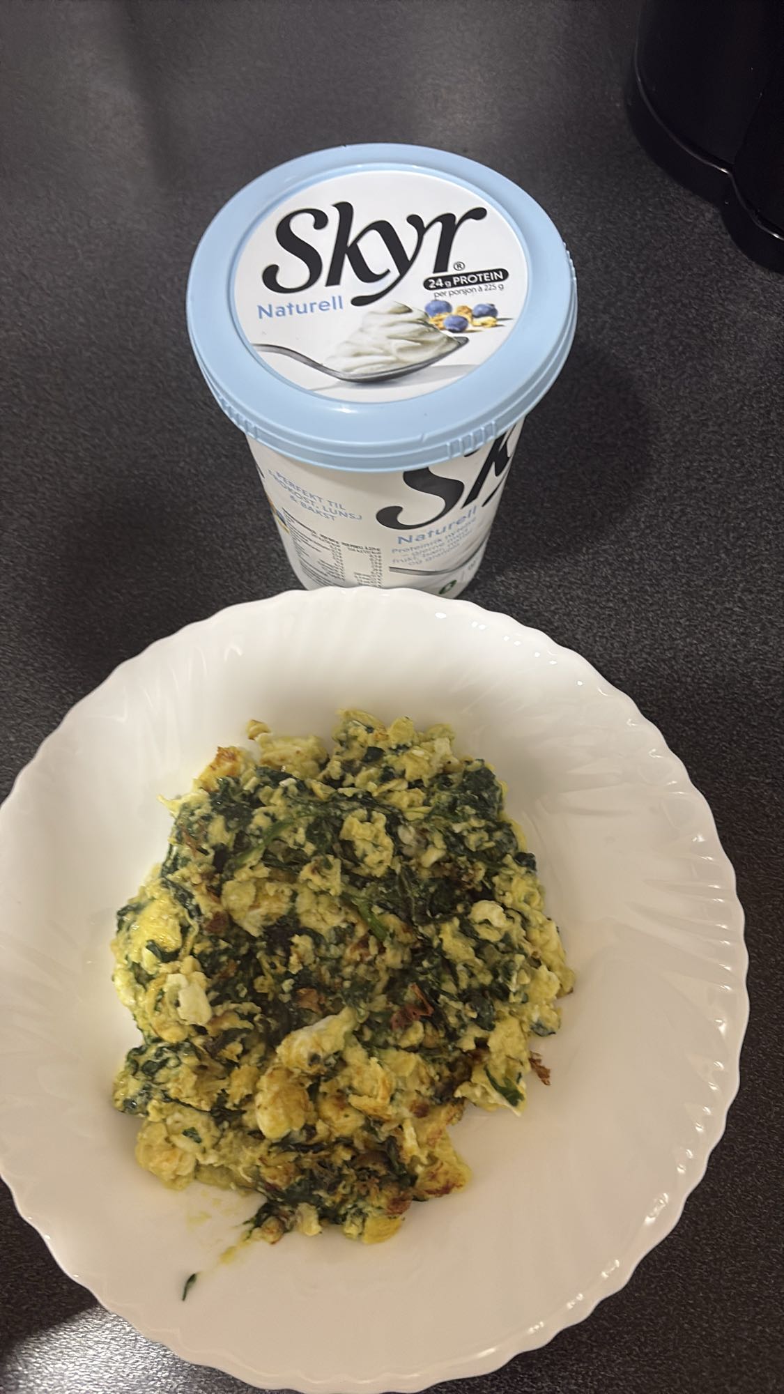 Eggerøre med spinat og skyr
