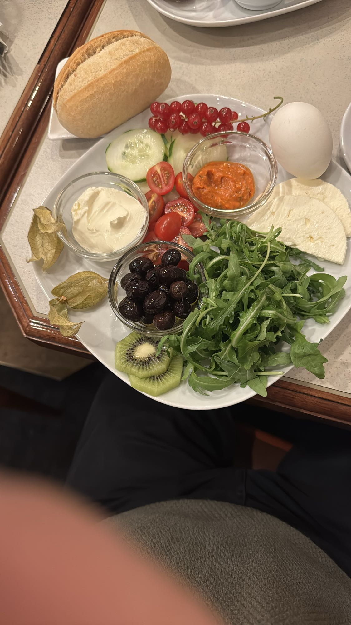 Karışık kahvaltı tabağı
